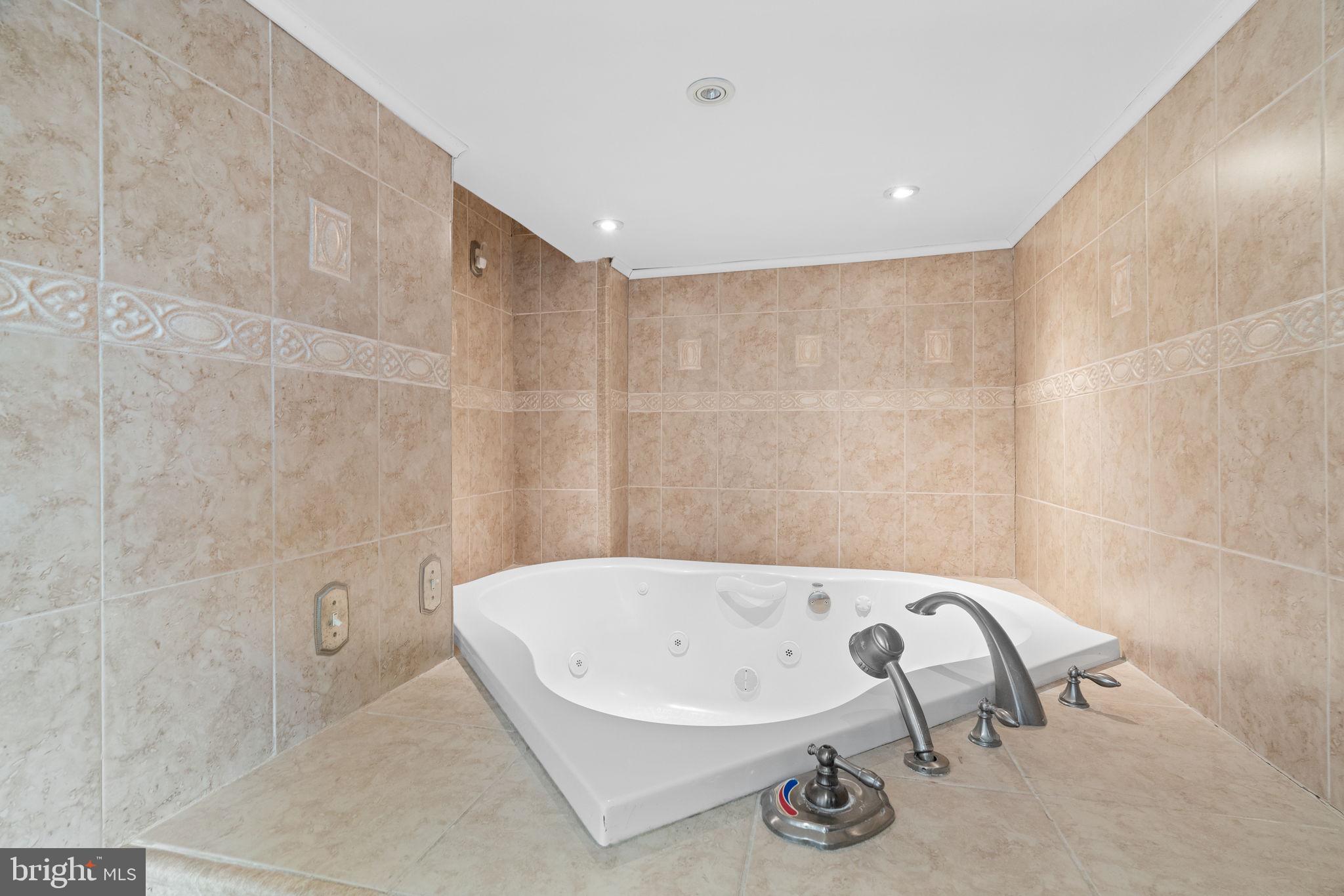 BROOKFIELD MANOR - Residential