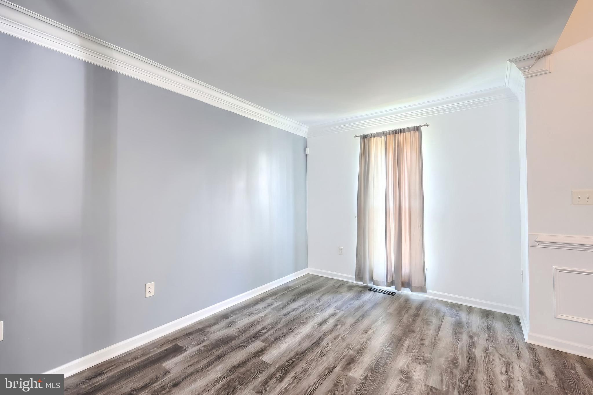 HAMPTON WOODS - Residential