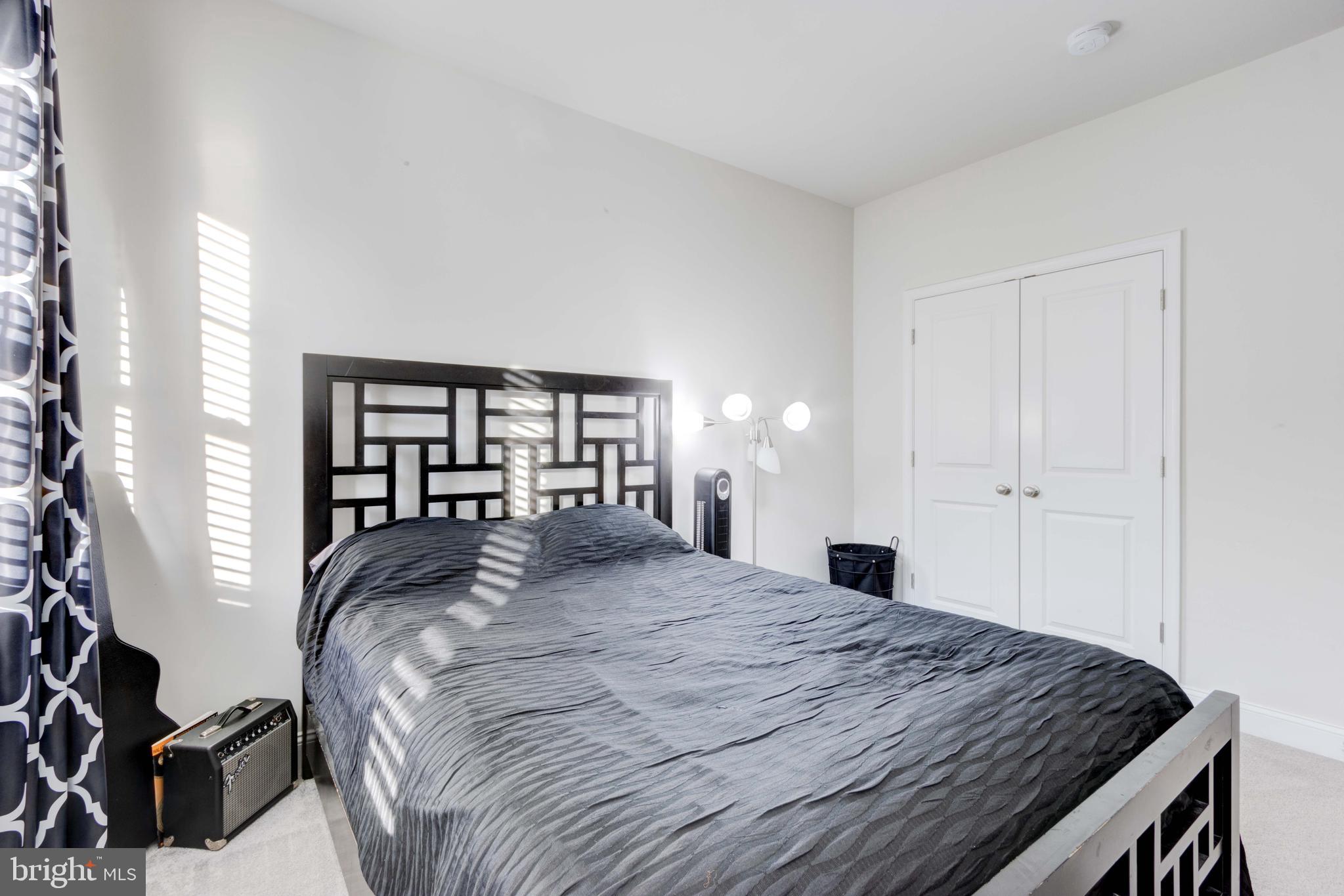 OXFORD SQUARE - Residential