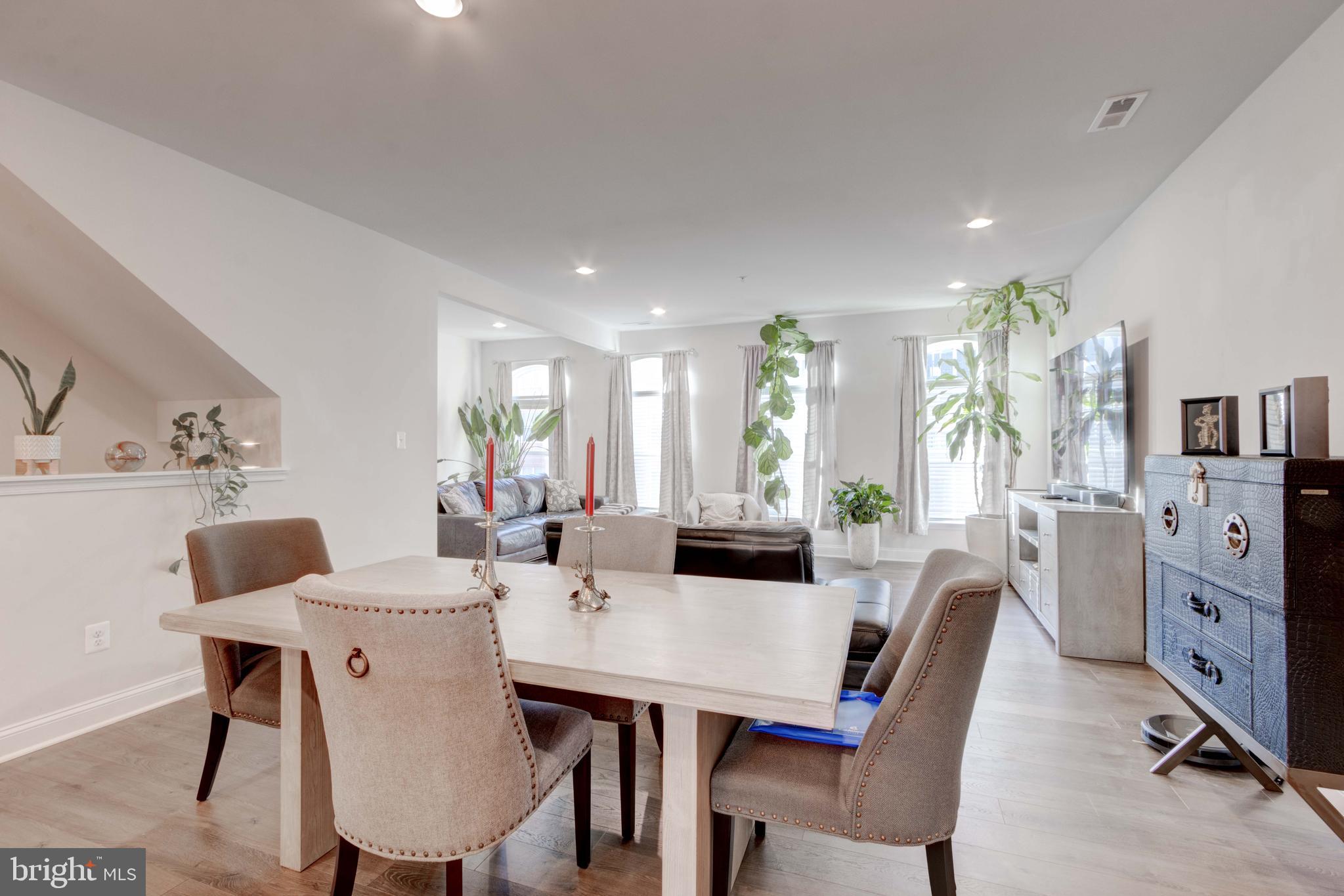 OXFORD SQUARE - Residential