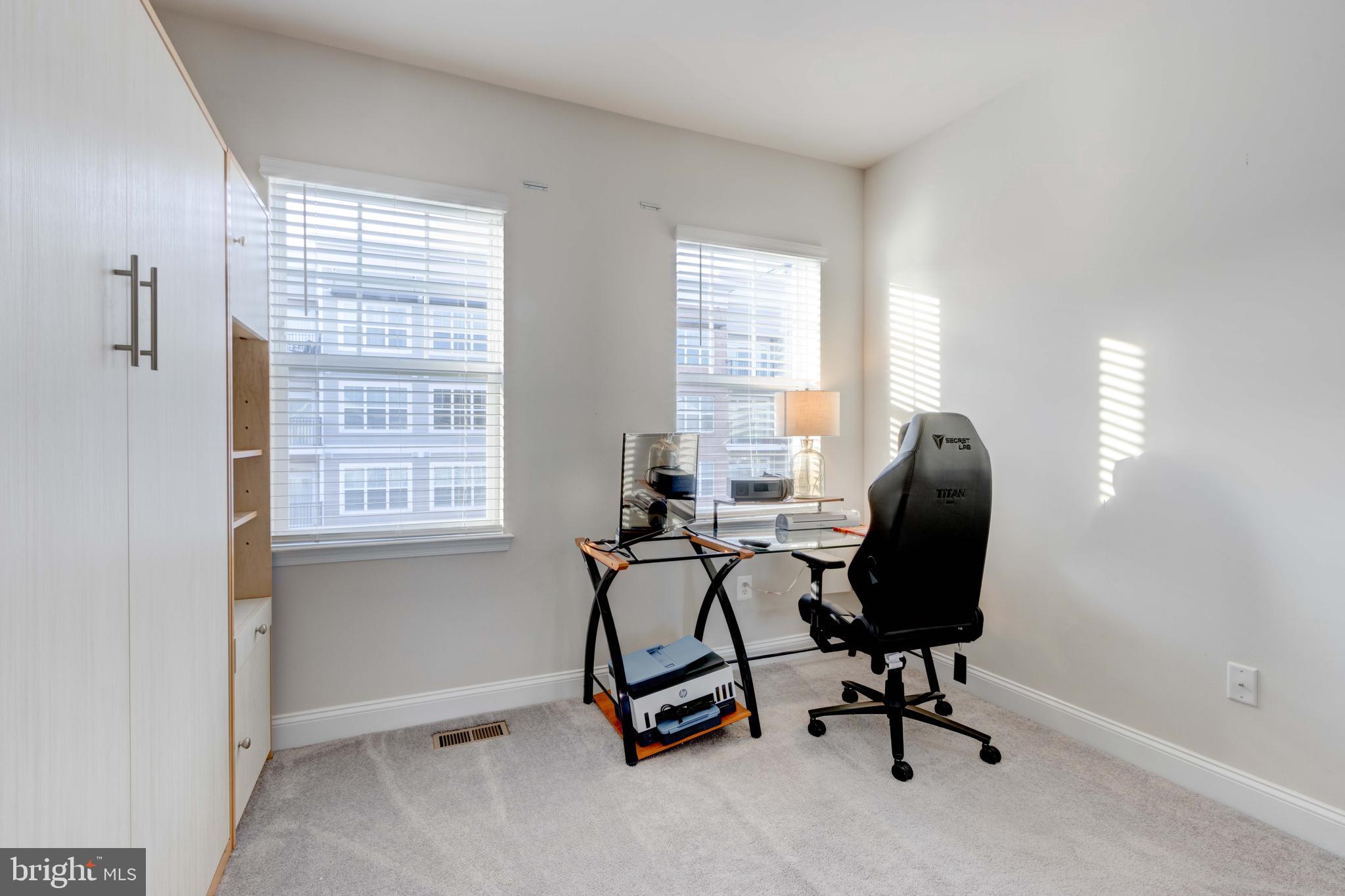 OXFORD SQUARE - Residential