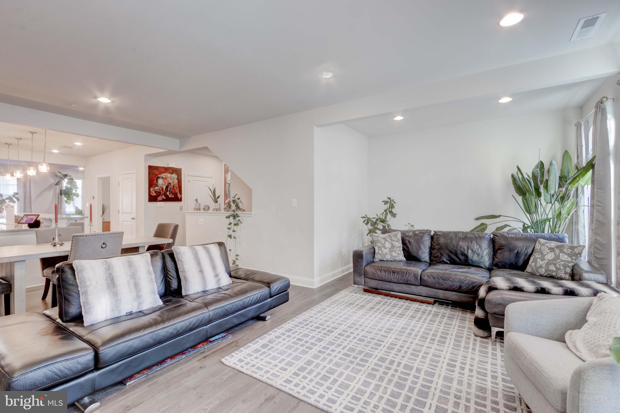 OXFORD SQUARE - Residential