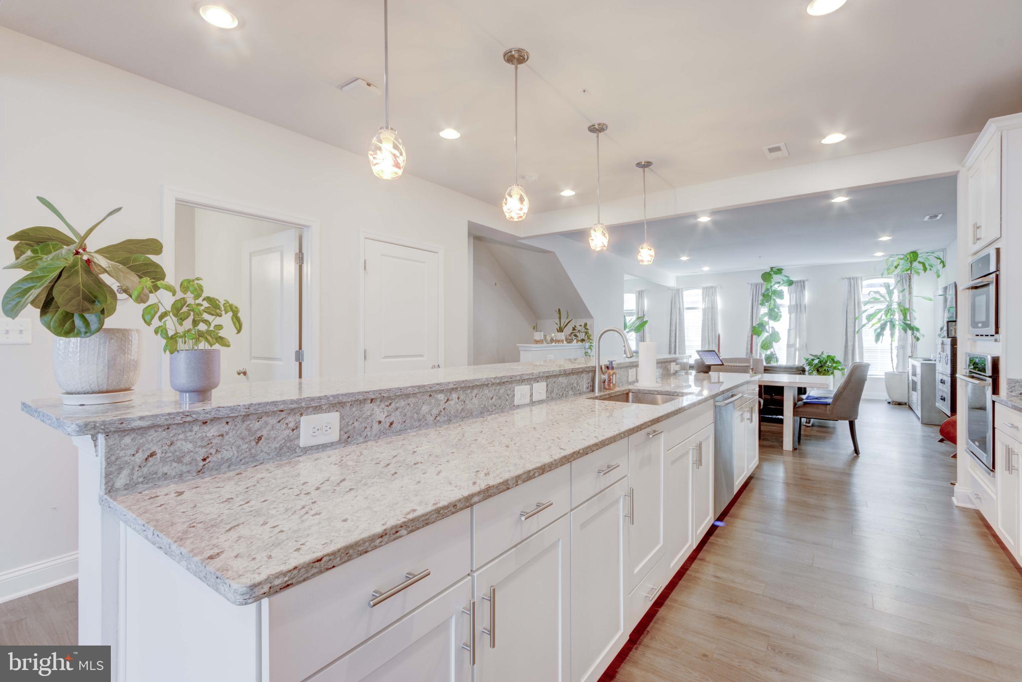 OXFORD SQUARE - Residential