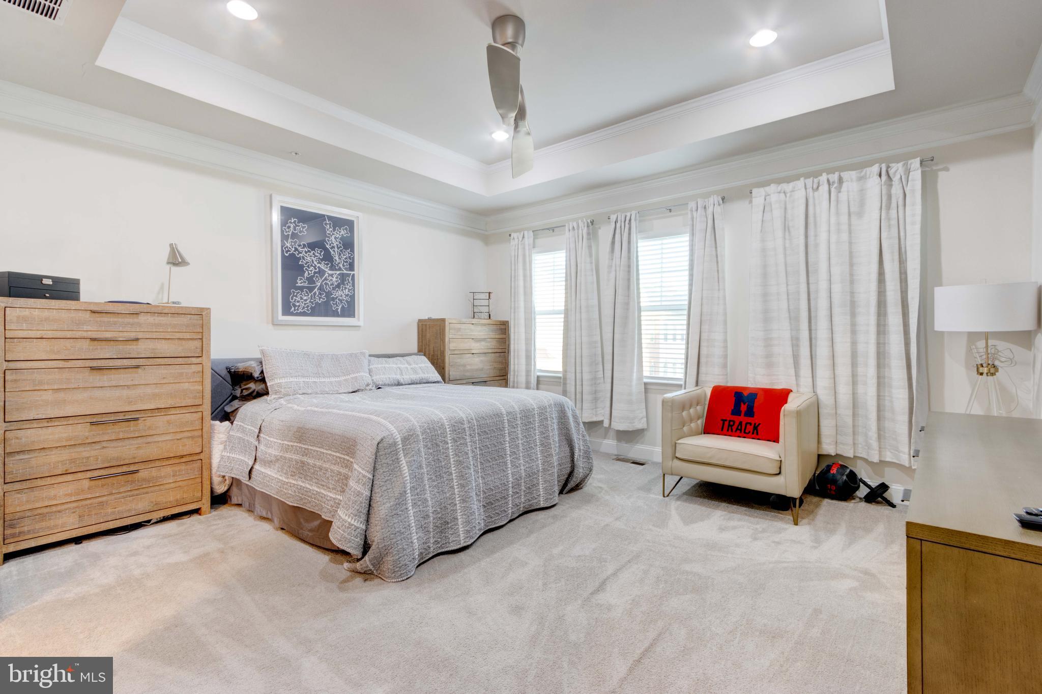 OXFORD SQUARE - Residential
