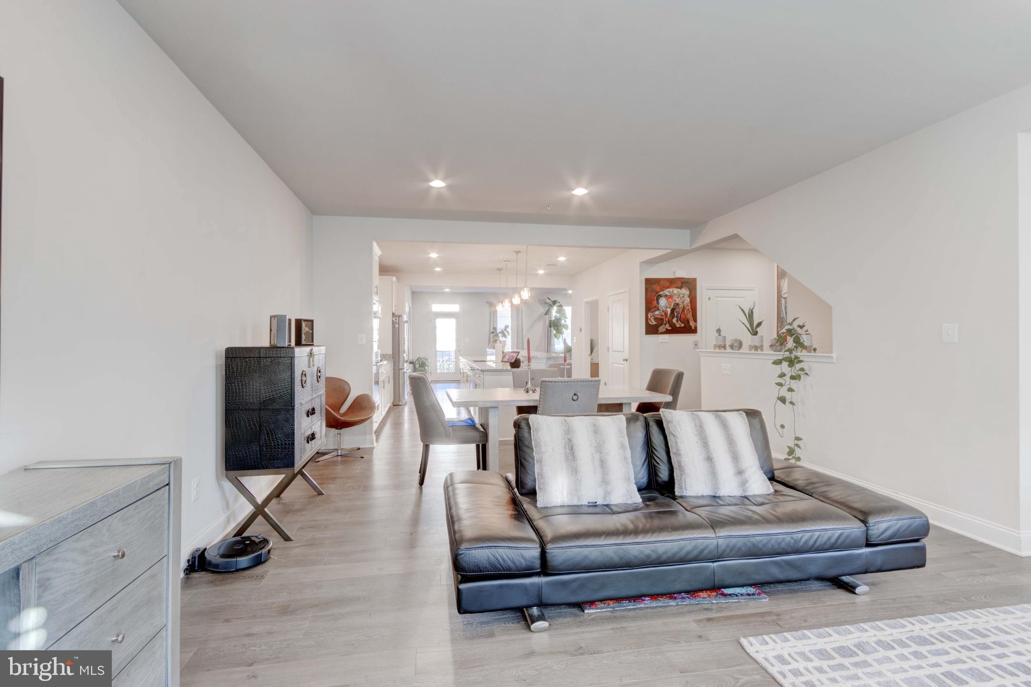 OXFORD SQUARE - Residential