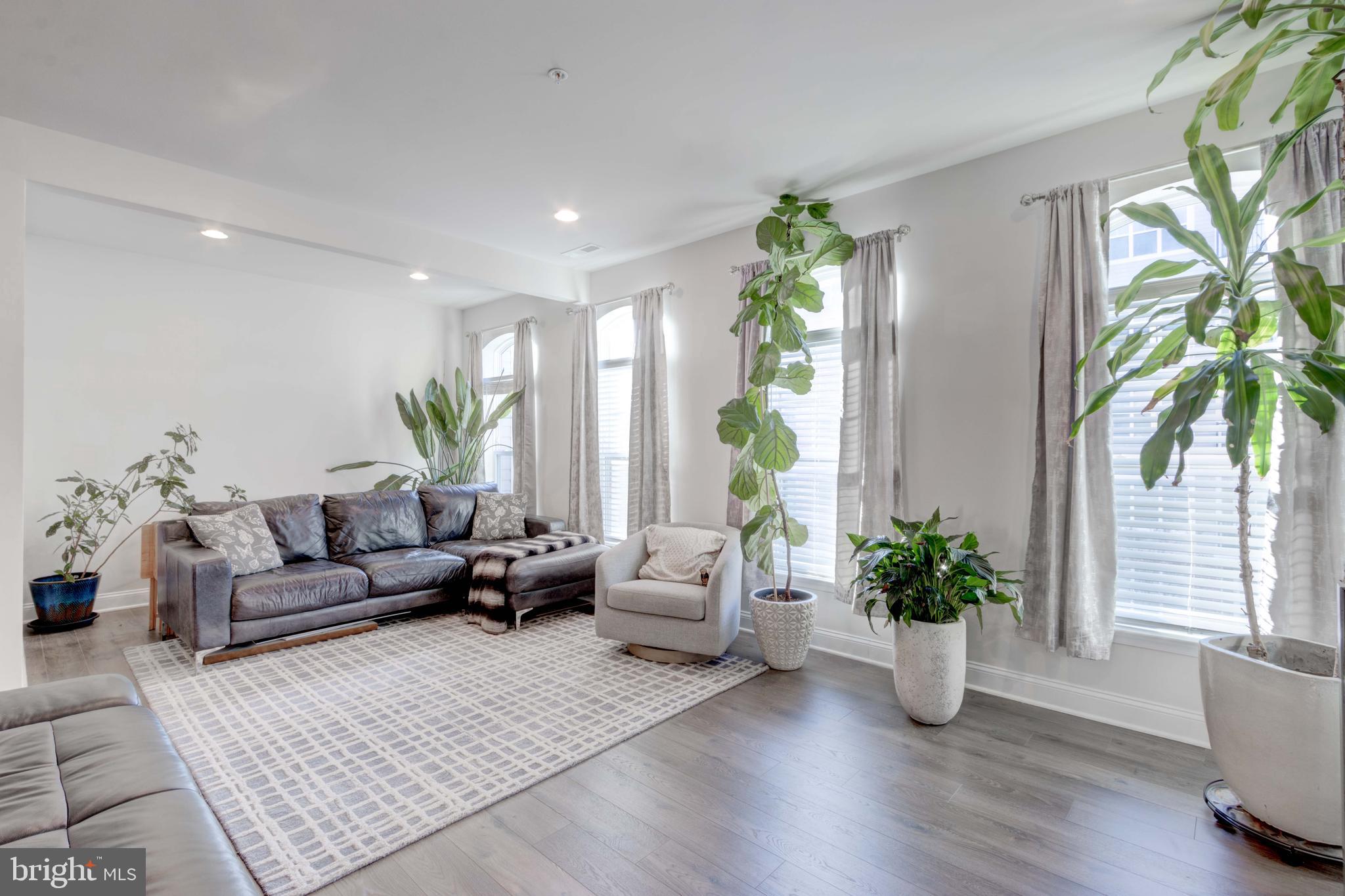 OXFORD SQUARE - Residential