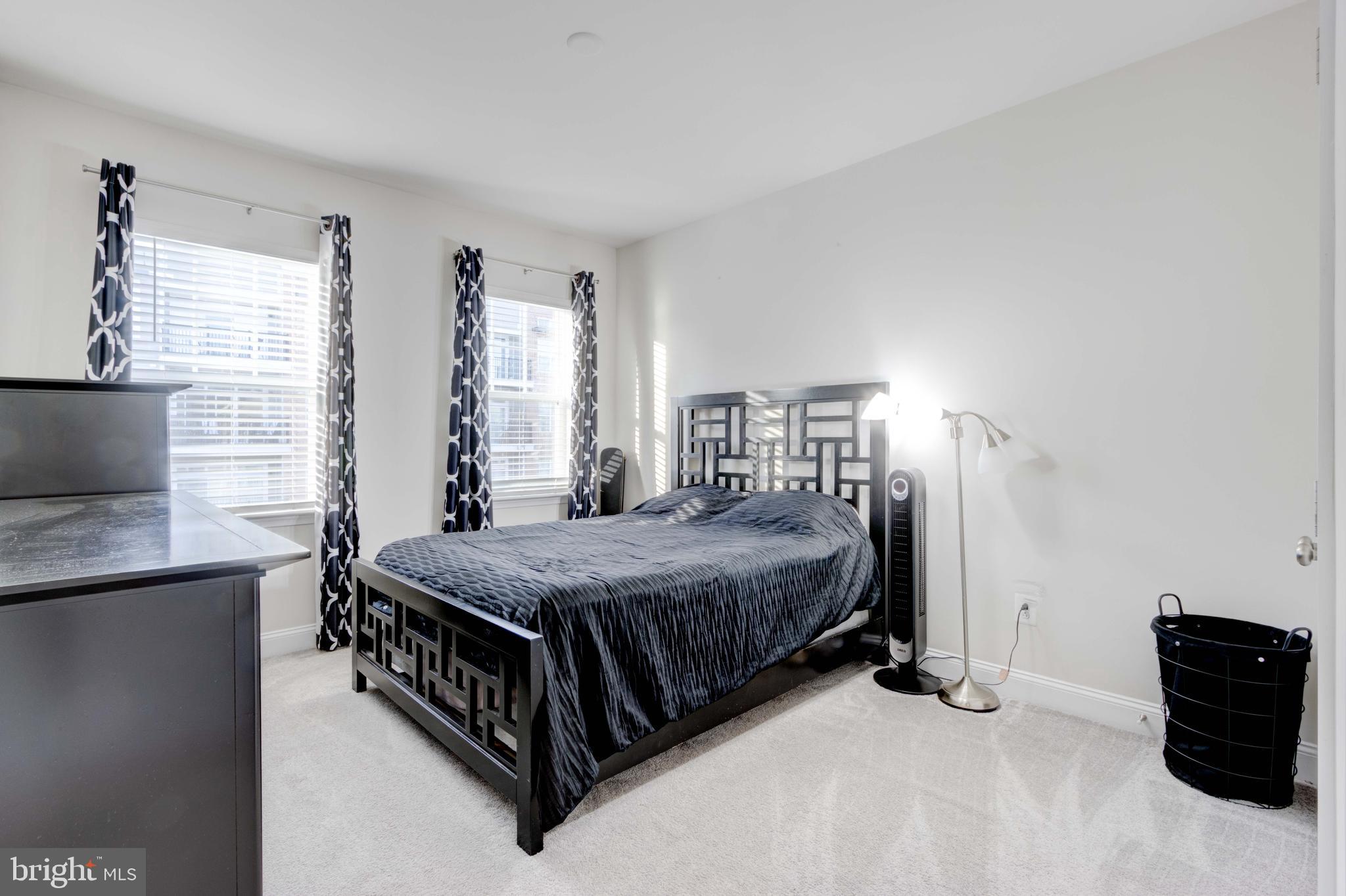 OXFORD SQUARE - Residential