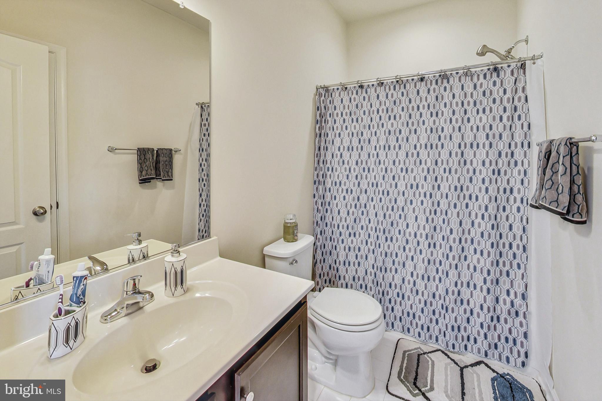 MARKET SQUARE - Residential Lease