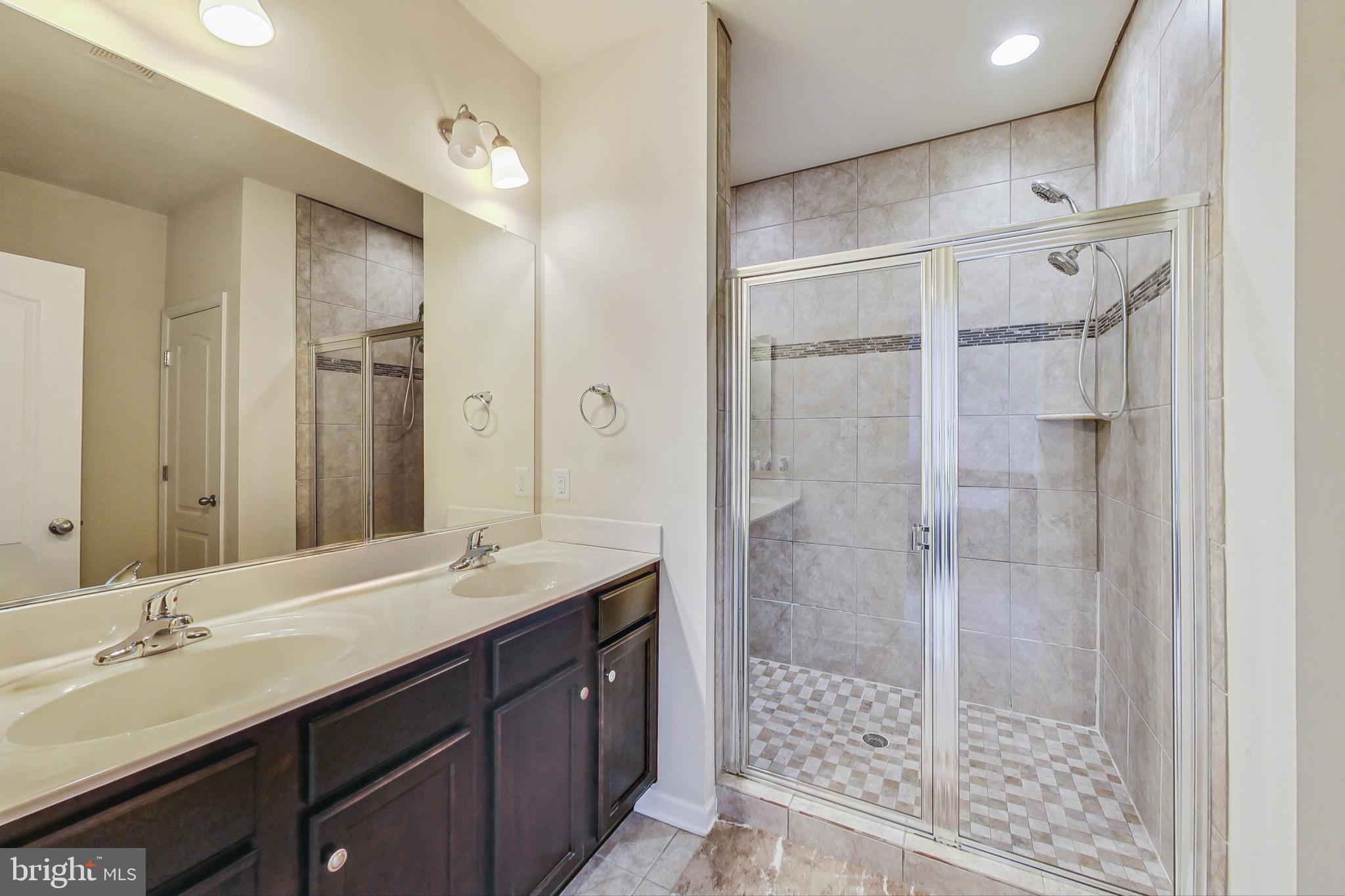 MARKET SQUARE - Residential Lease
