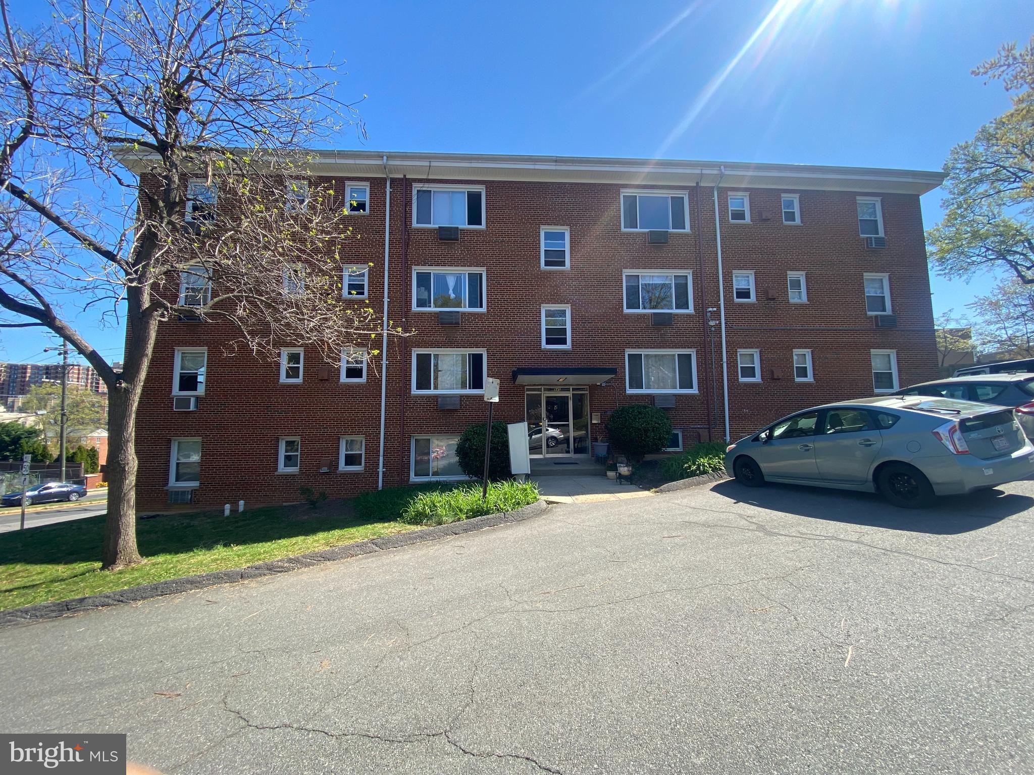 CLARENDON - Residential Lease