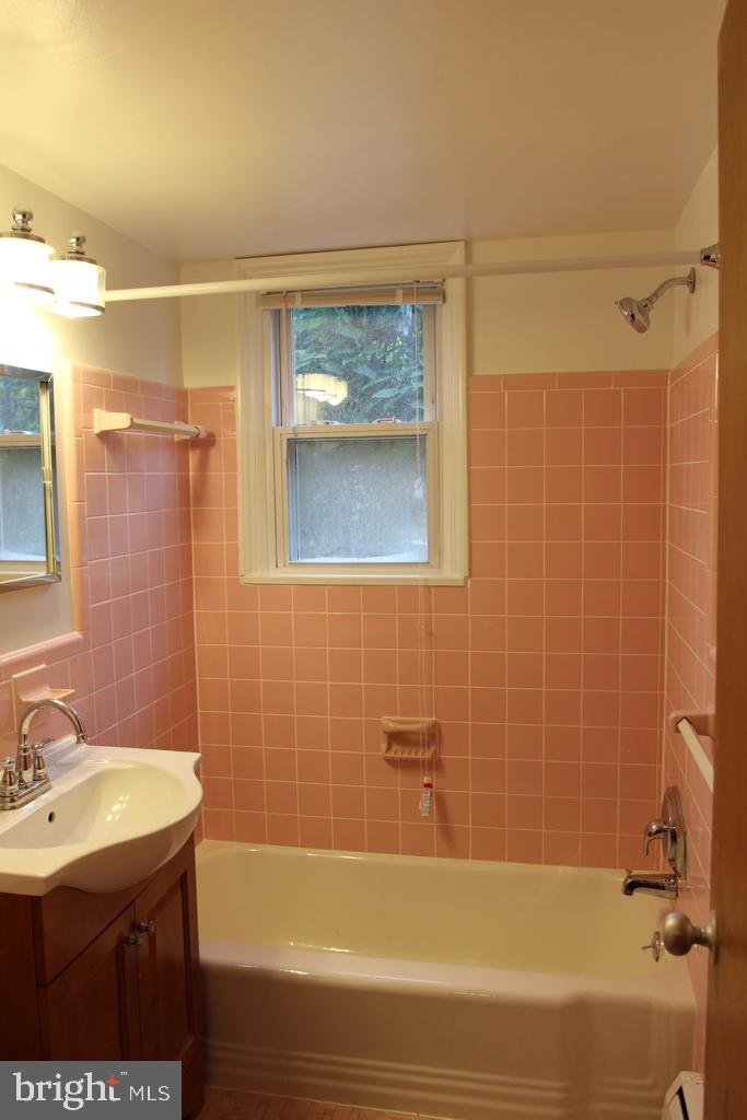 CLARENDON - Residential Lease