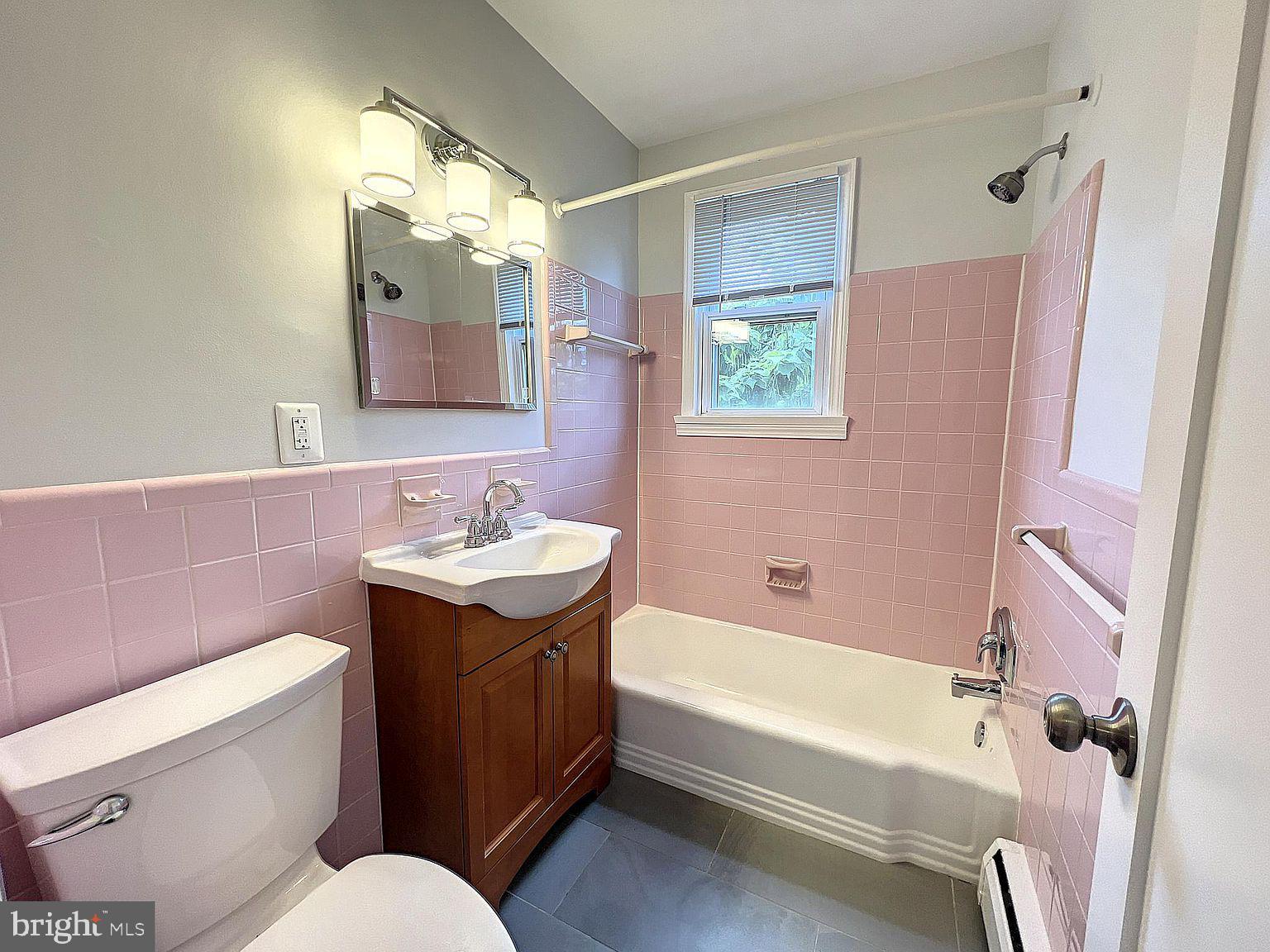 CLARENDON - Residential Lease