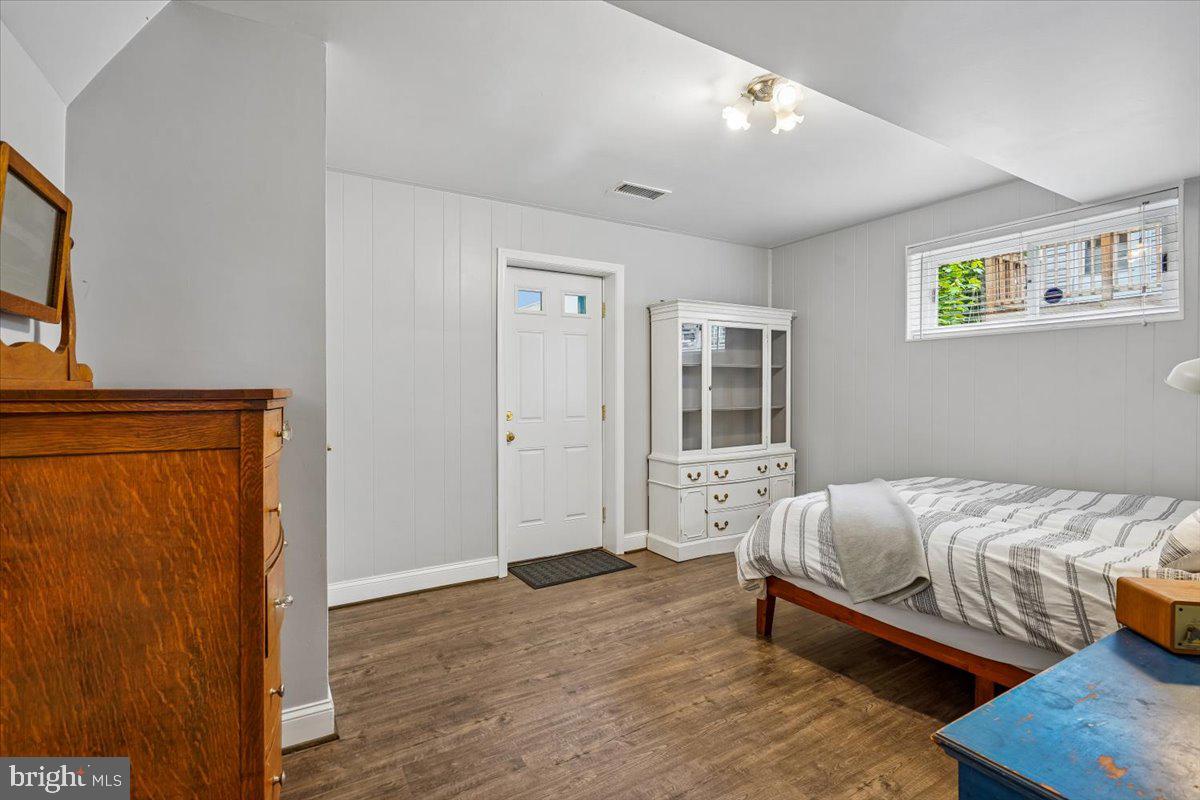 NEWPORT HILLS - Residential