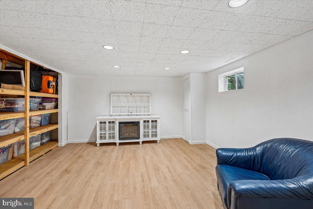 NEWPORT HILLS - Residential