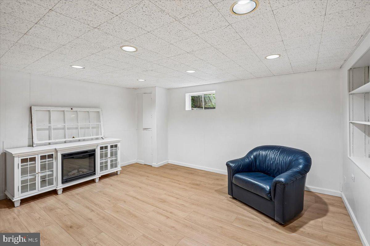 NEWPORT HILLS - Residential