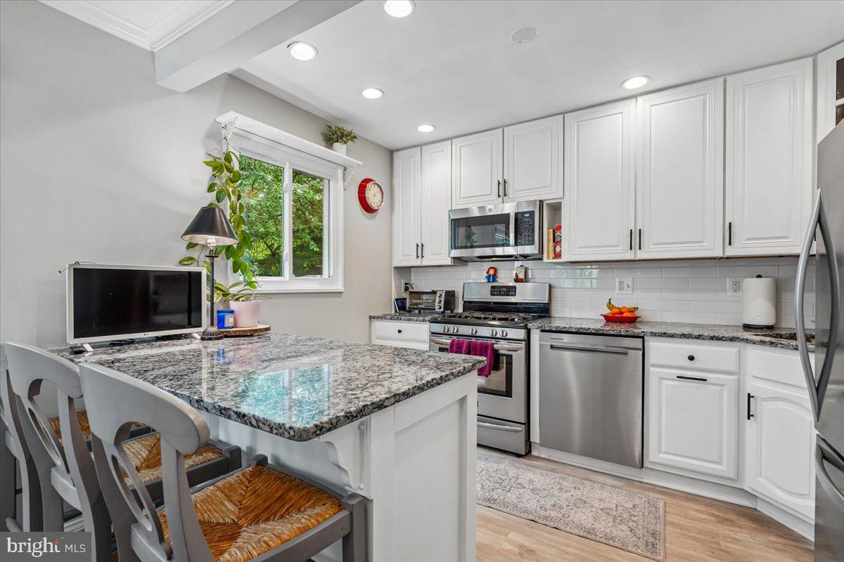 NEWPORT HILLS - Residential