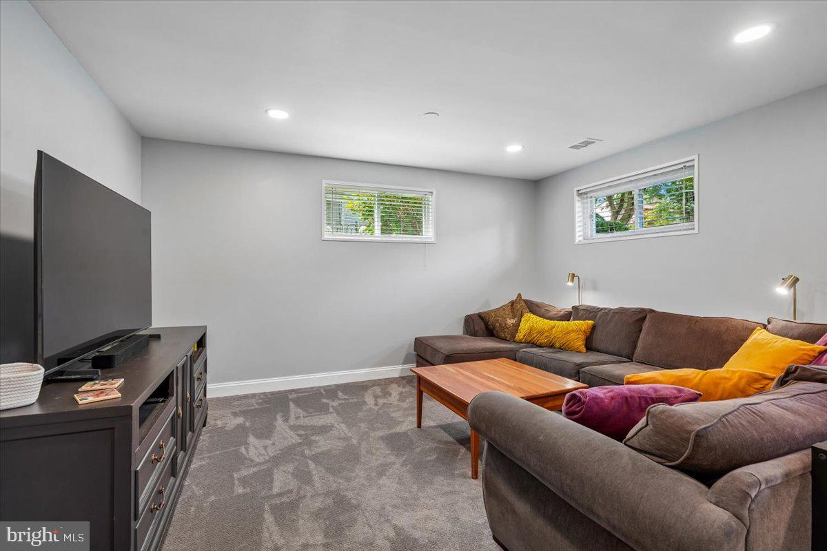 NEWPORT HILLS - Residential