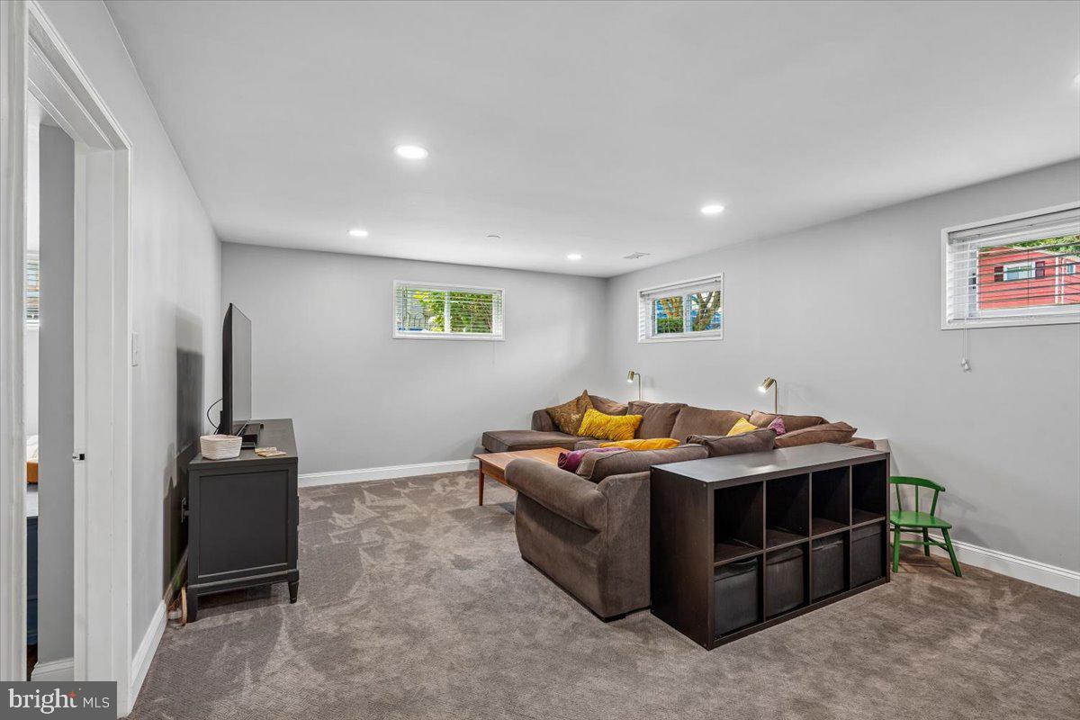 NEWPORT HILLS - Residential
