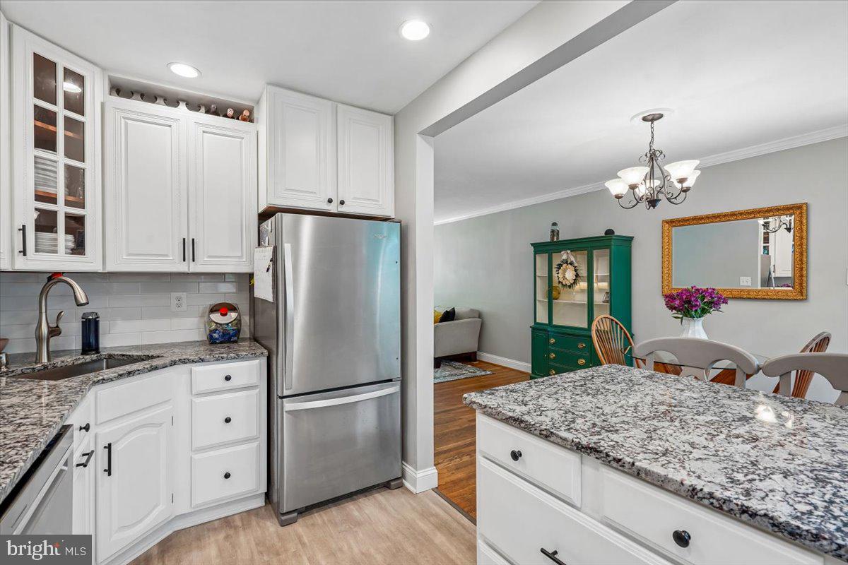 NEWPORT HILLS - Residential