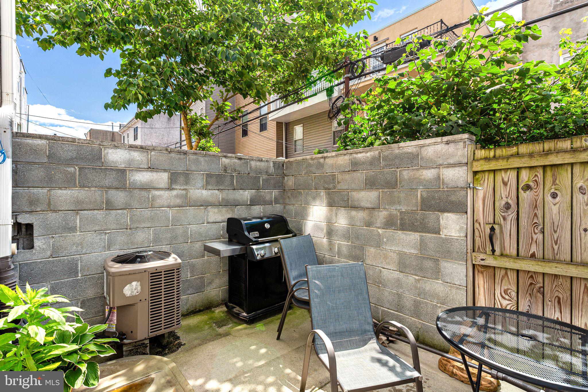 POINT BREEZE - Residential