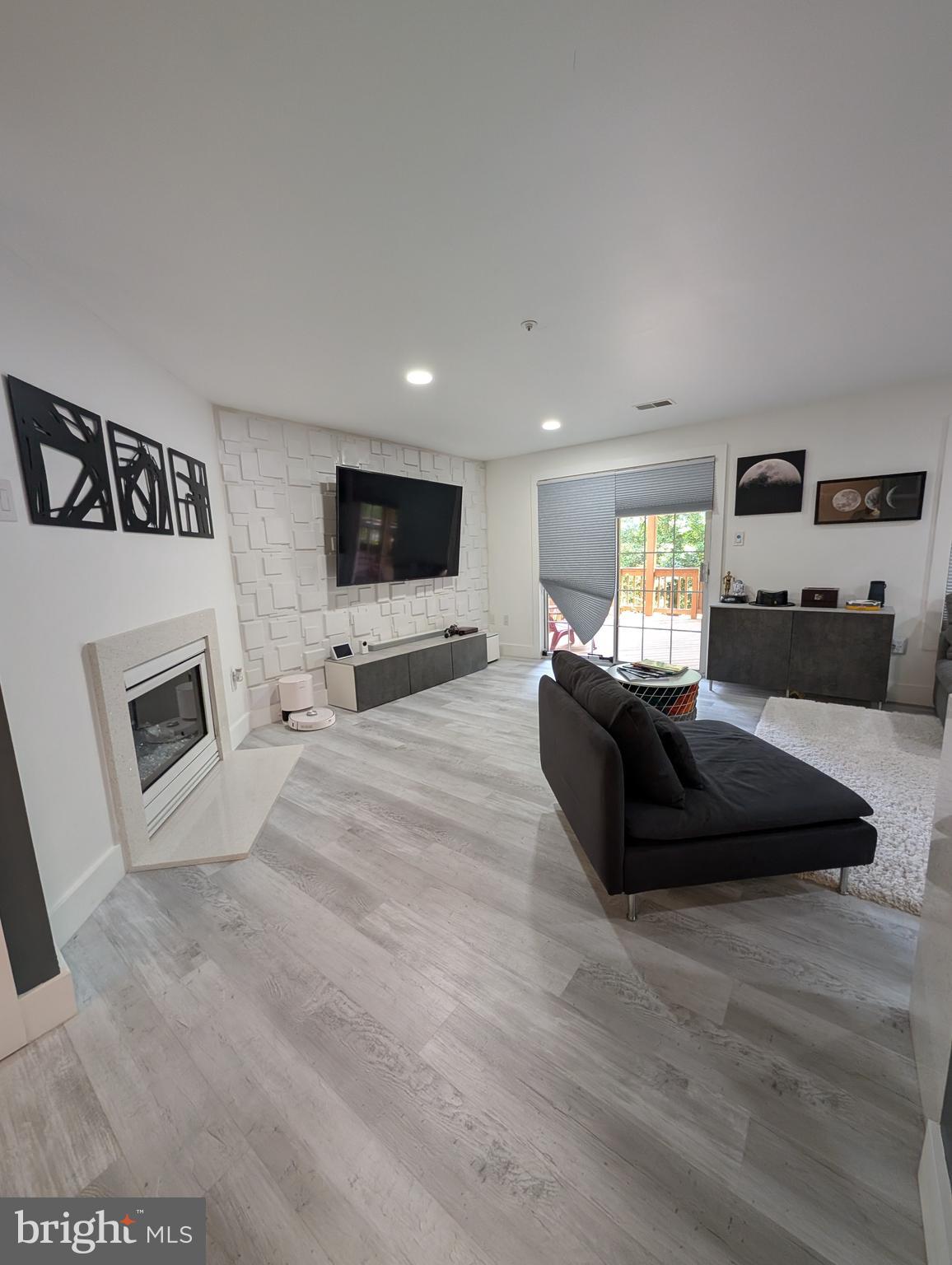 CLARKS CROSSING - Residential Lease