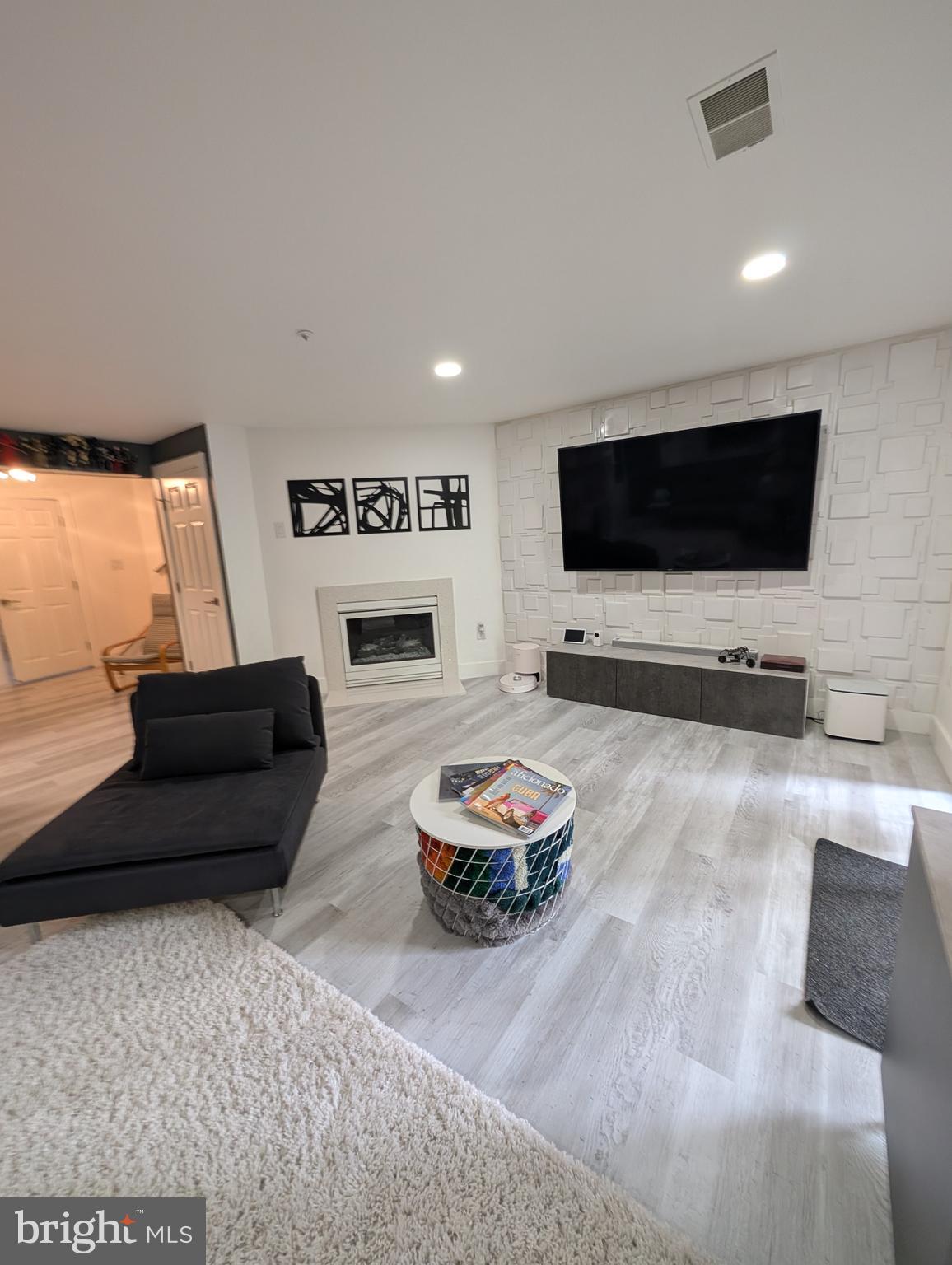 CLARKS CROSSING - Residential Lease