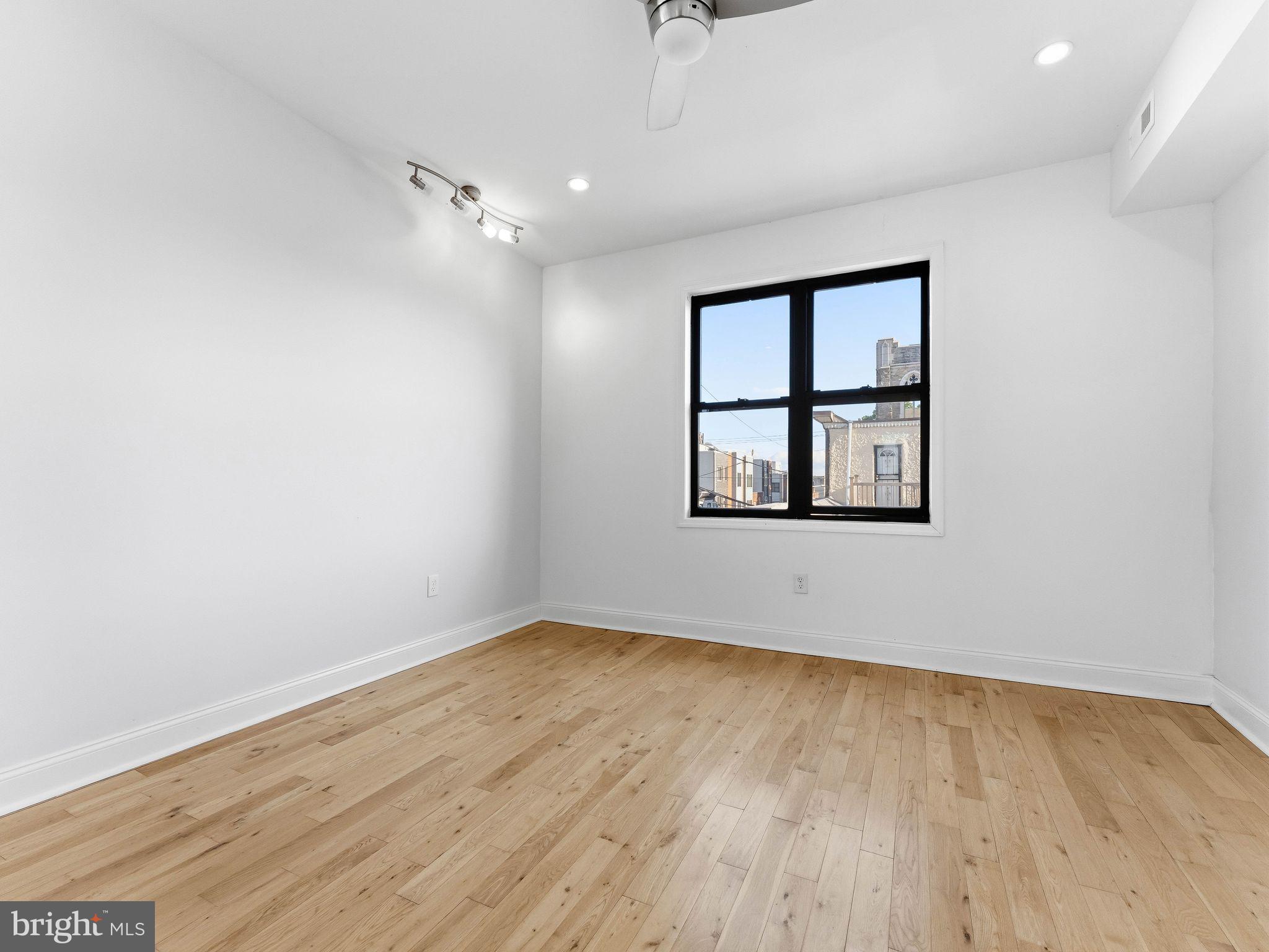 POINT BREEZE - Residential