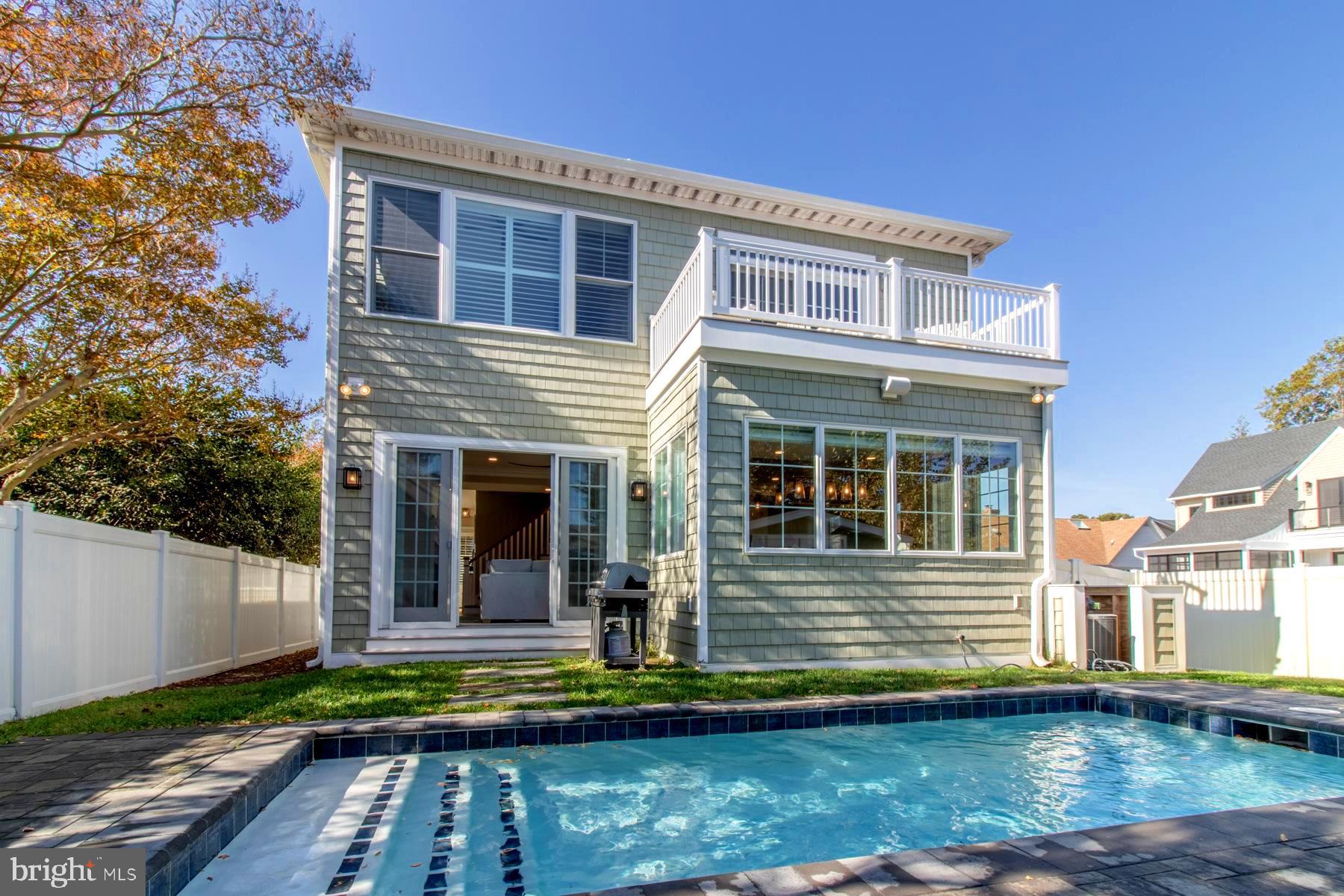 COUNTRY CLUB ESTATES - Residential