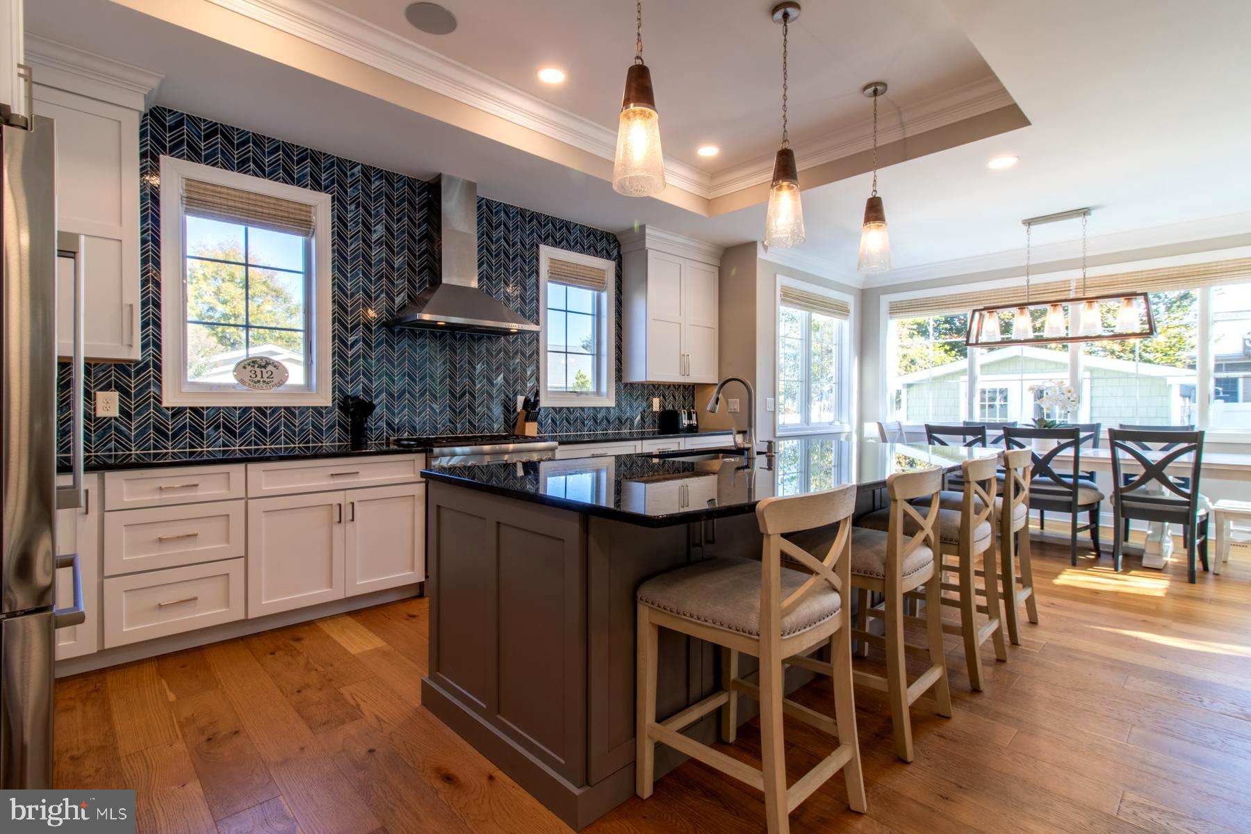 COUNTRY CLUB ESTATES - Residential