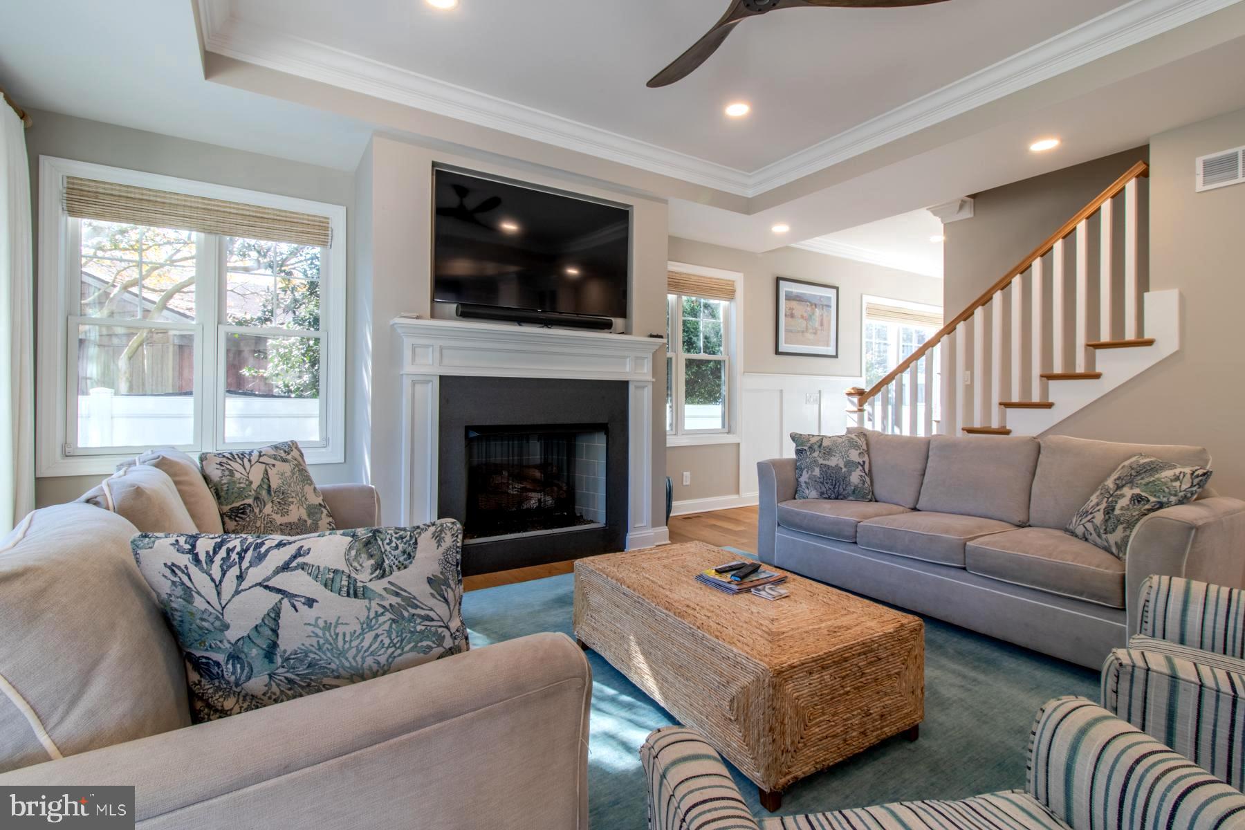 COUNTRY CLUB ESTATES - Residential