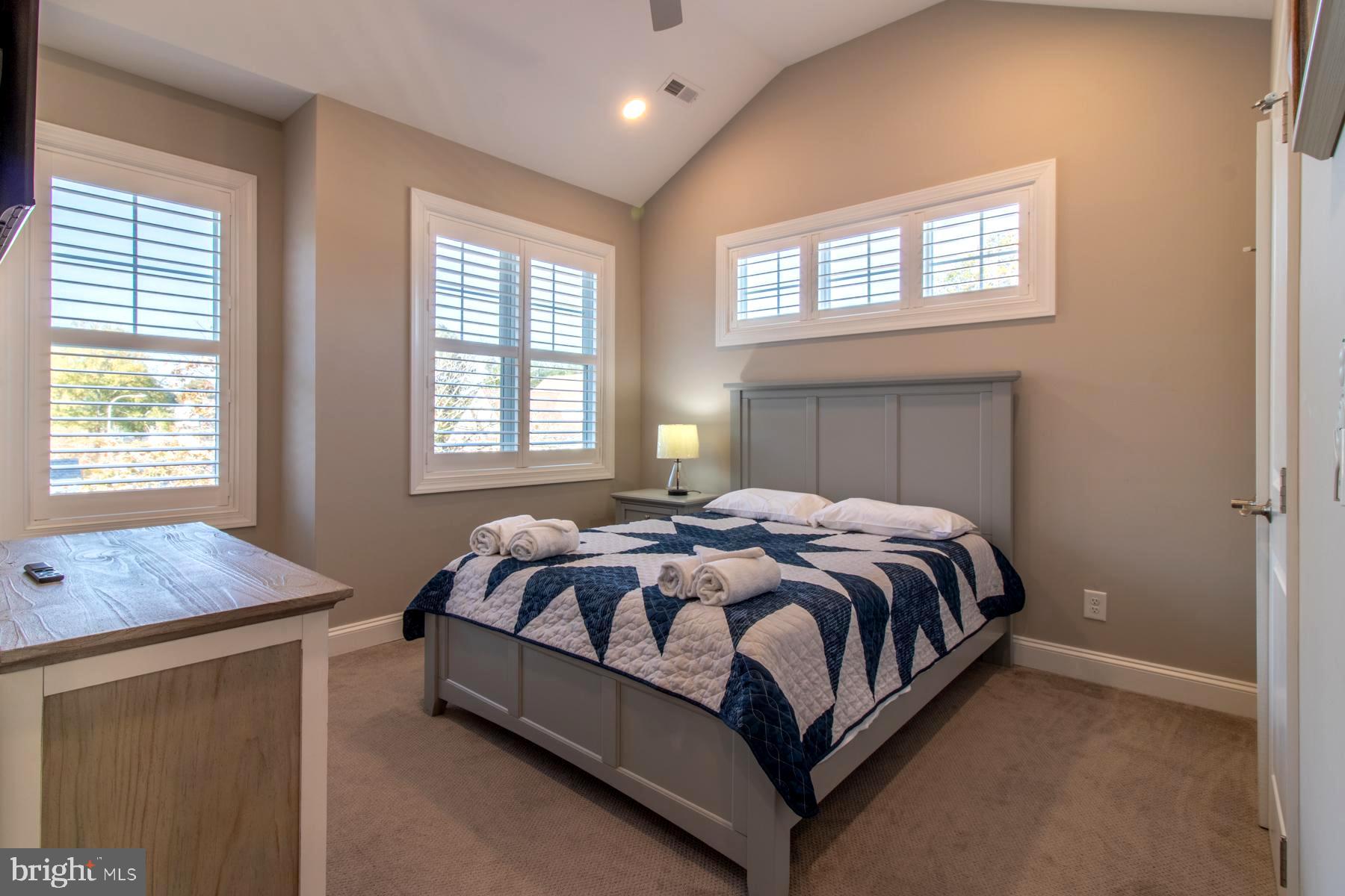 COUNTRY CLUB ESTATES - Residential