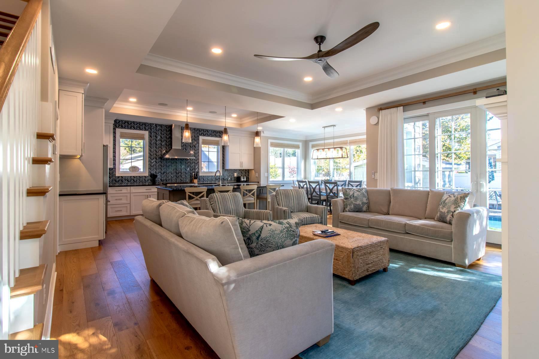 COUNTRY CLUB ESTATES - Residential
