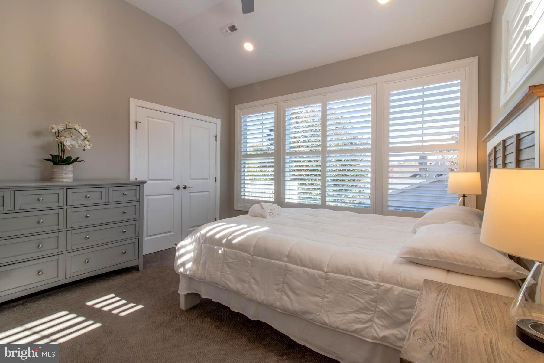 COUNTRY CLUB ESTATES - Residential