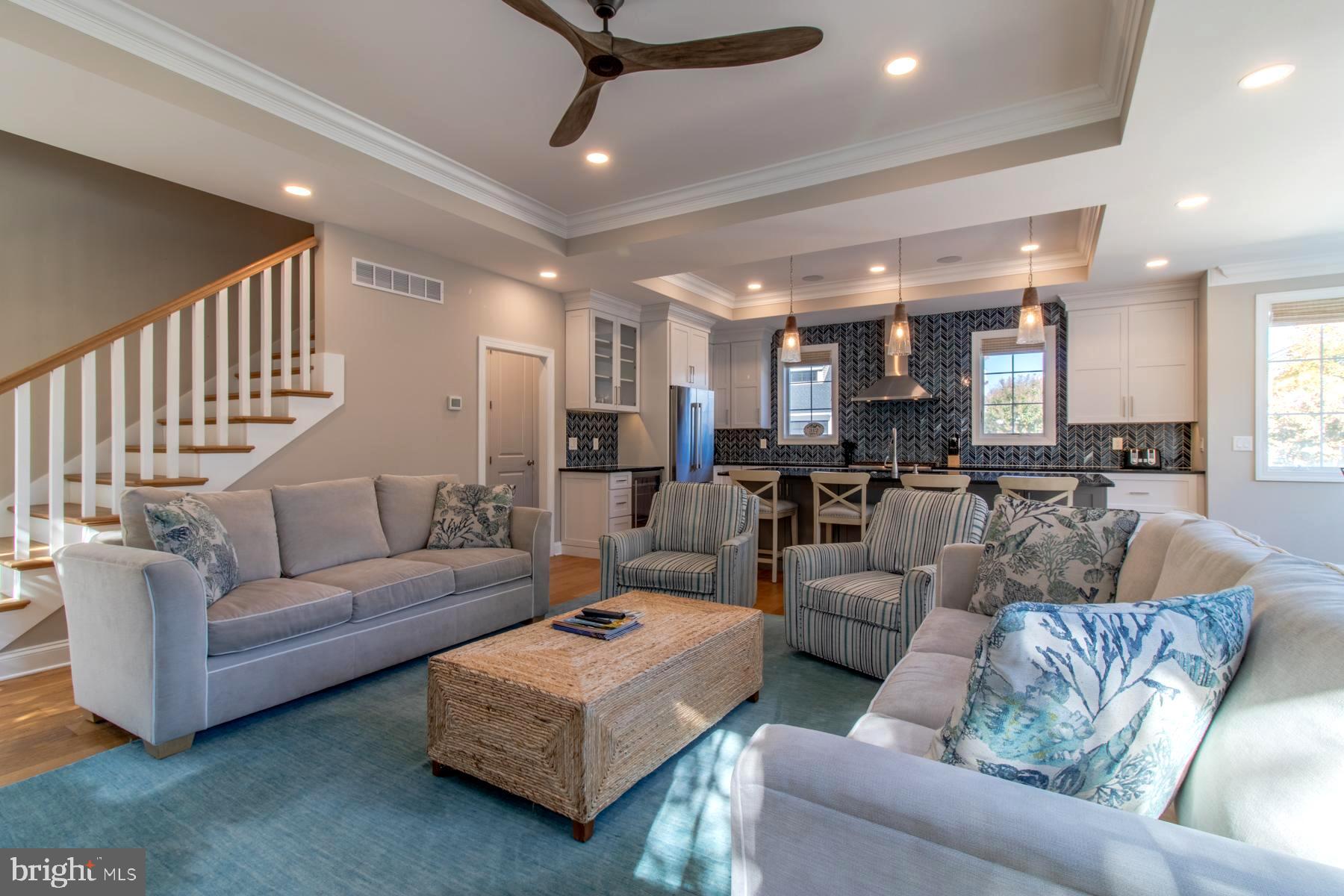 COUNTRY CLUB ESTATES - Residential
