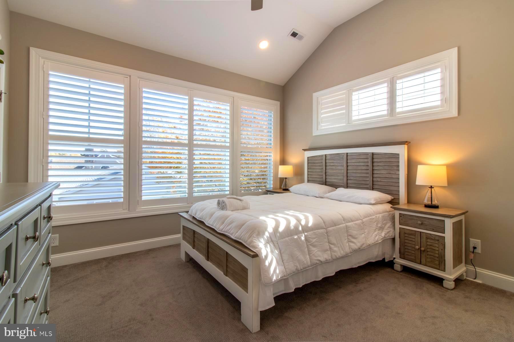 COUNTRY CLUB ESTATES - Residential