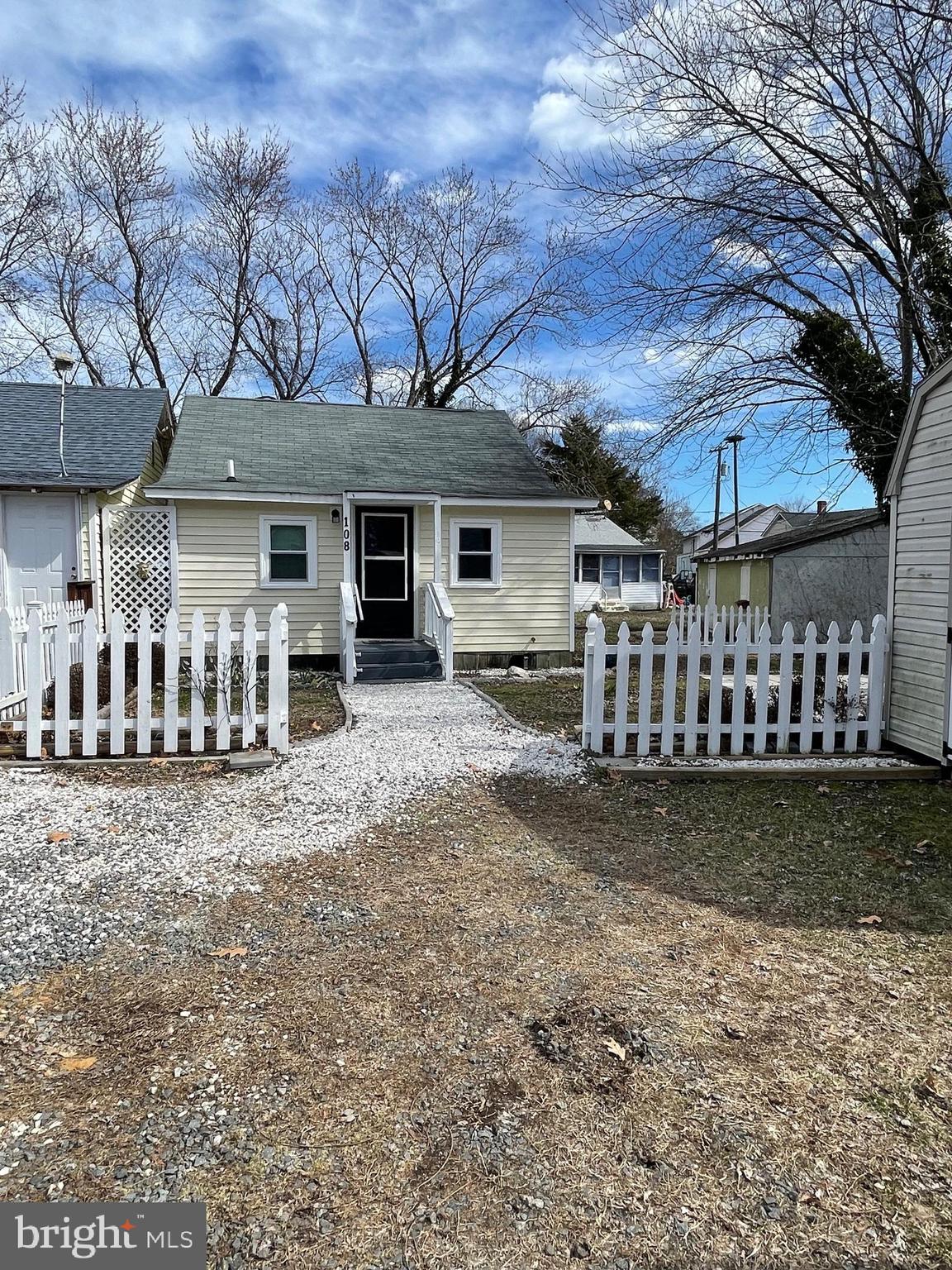 Cute Little Cottage just blocks away from the Boardwalk ....
Lots of Beach Events , Restaurant's, Ice Cream Stands and So Much more...Nothing like living at the Beach .
Especially when its in a Golf Cart Community !

No Washer/Dryer inside the Cottage but a Common Area for surrounding tenants ...no fee / not coin operated .  
Lease includes : Water/Sewer/Trash pick up ...and Lawn Care 

PETS: Cats Only W/ Pet Deposit & Pet Addendum . $250.00 
Must Have: Good Rental History & Proof Of Income

Available Late March