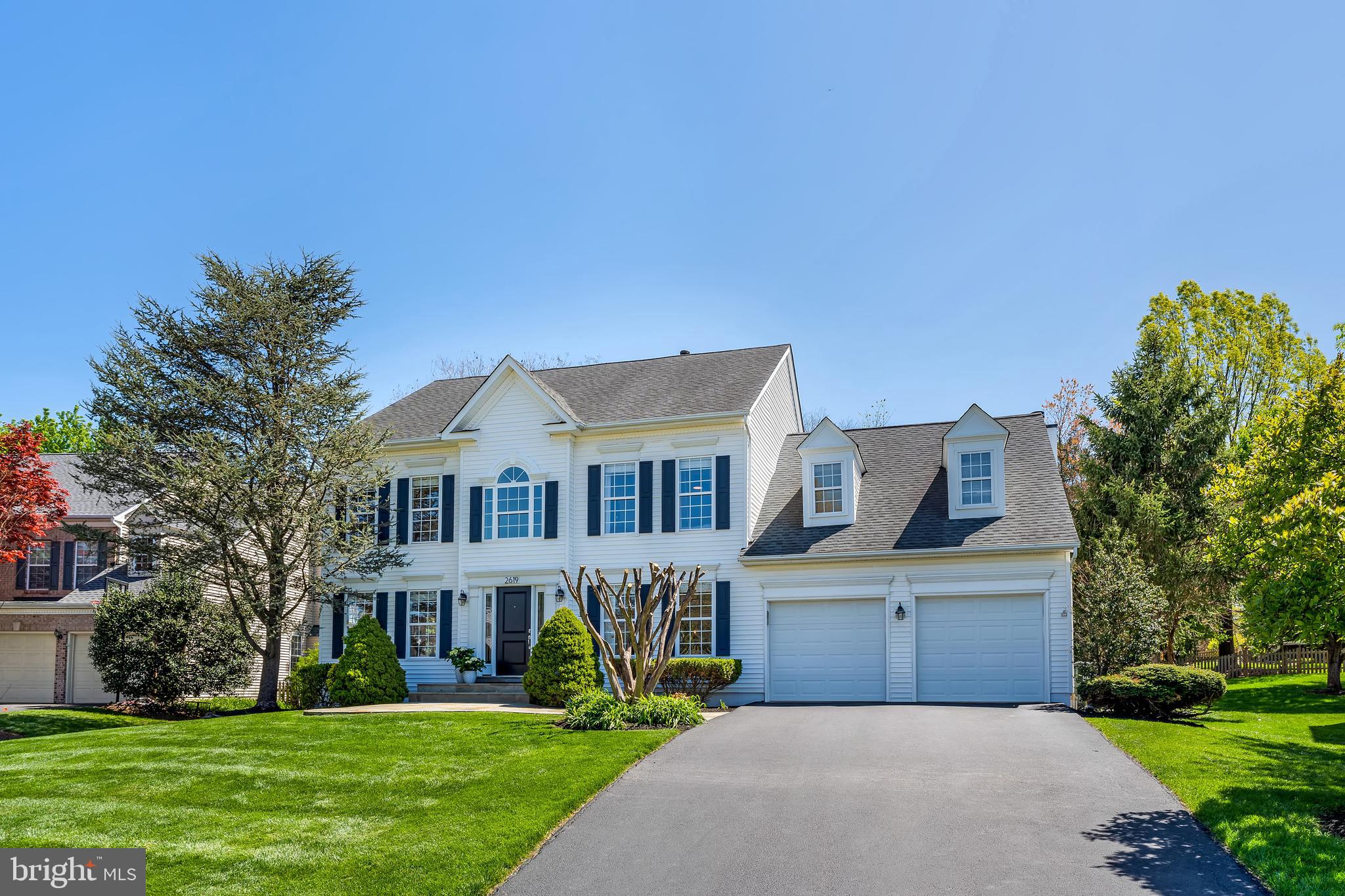 MEADOW HALL - Residential