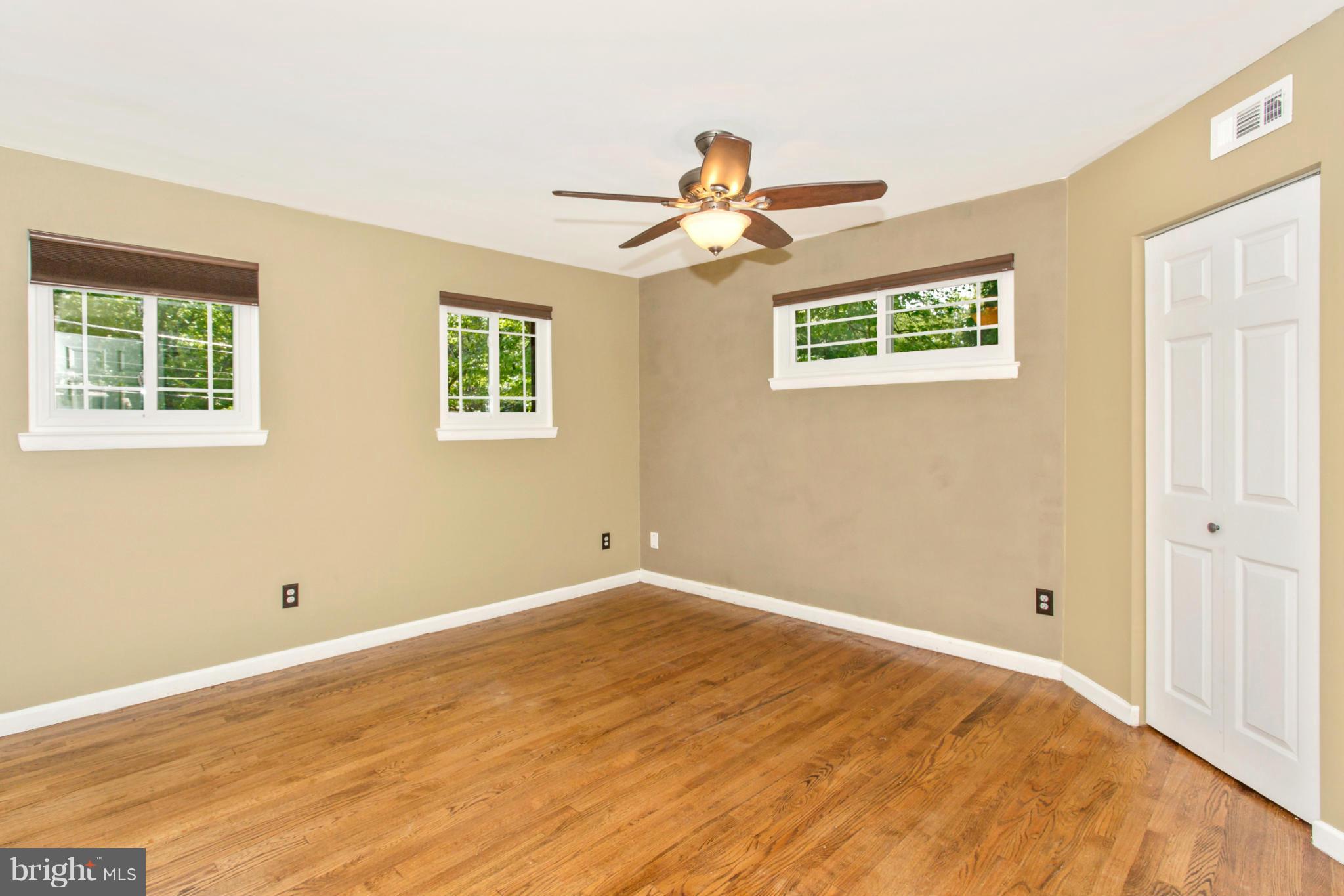 BREEWOOD MANOR - Residential