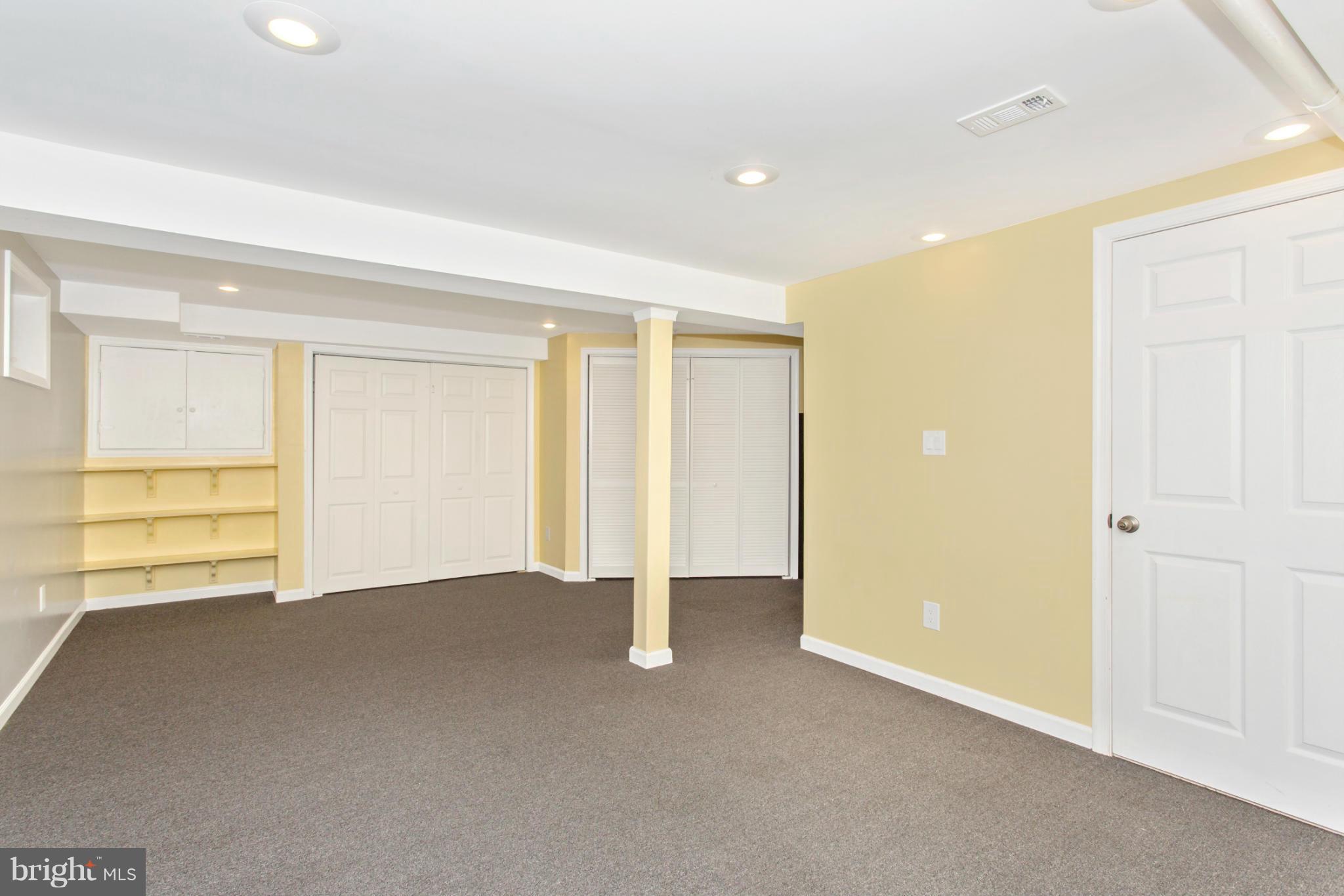 BREEWOOD MANOR - Residential