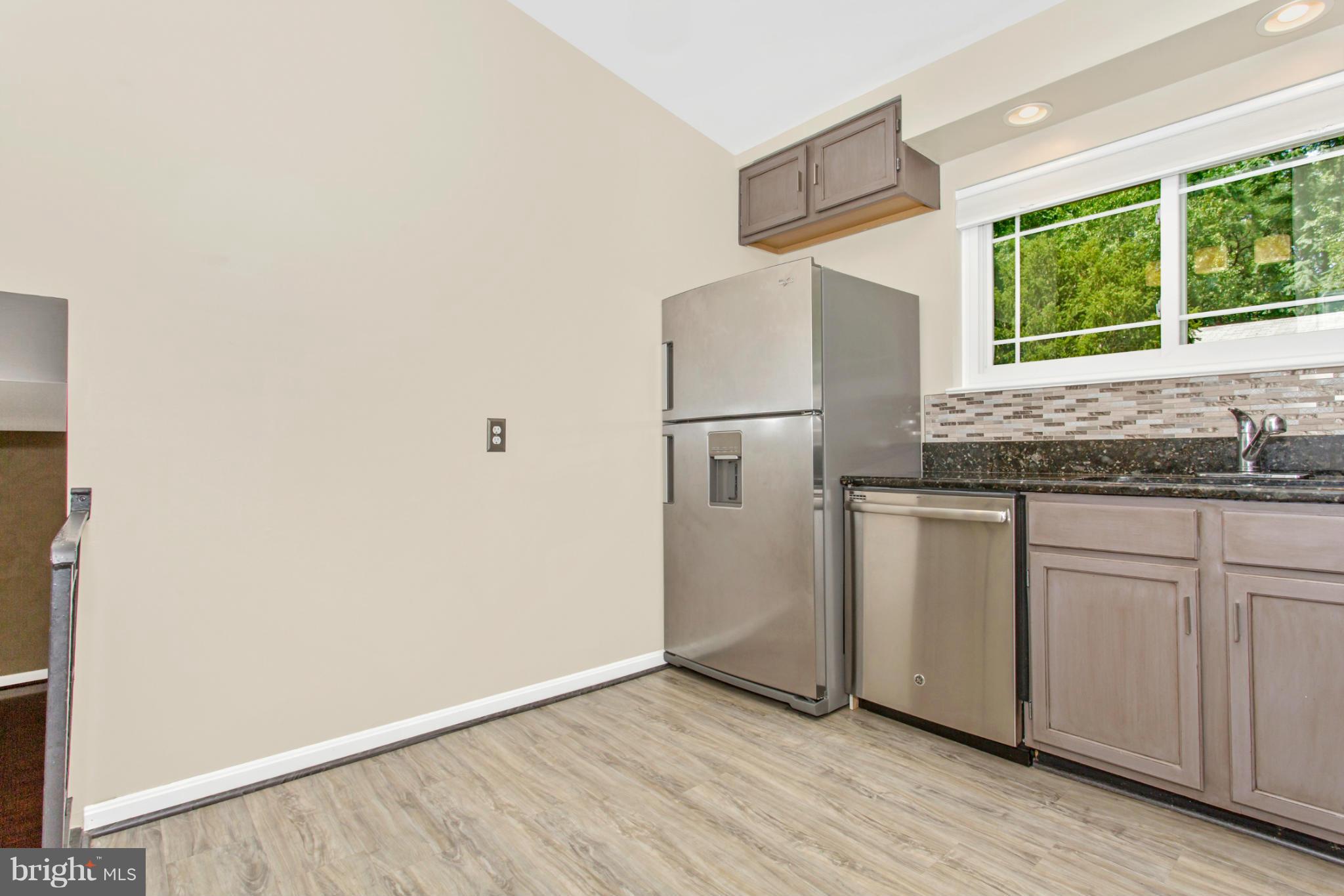 BREEWOOD MANOR - Residential