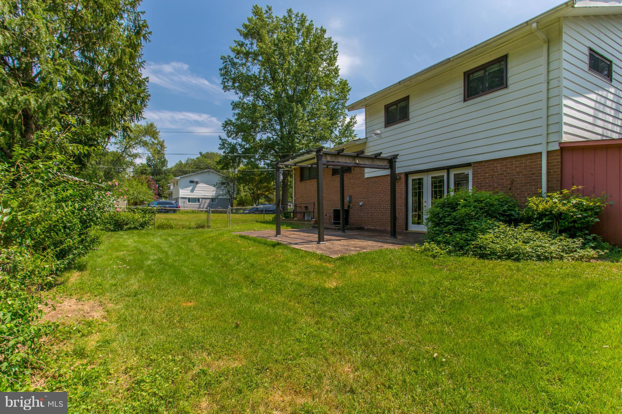 BREEWOOD MANOR - Residential