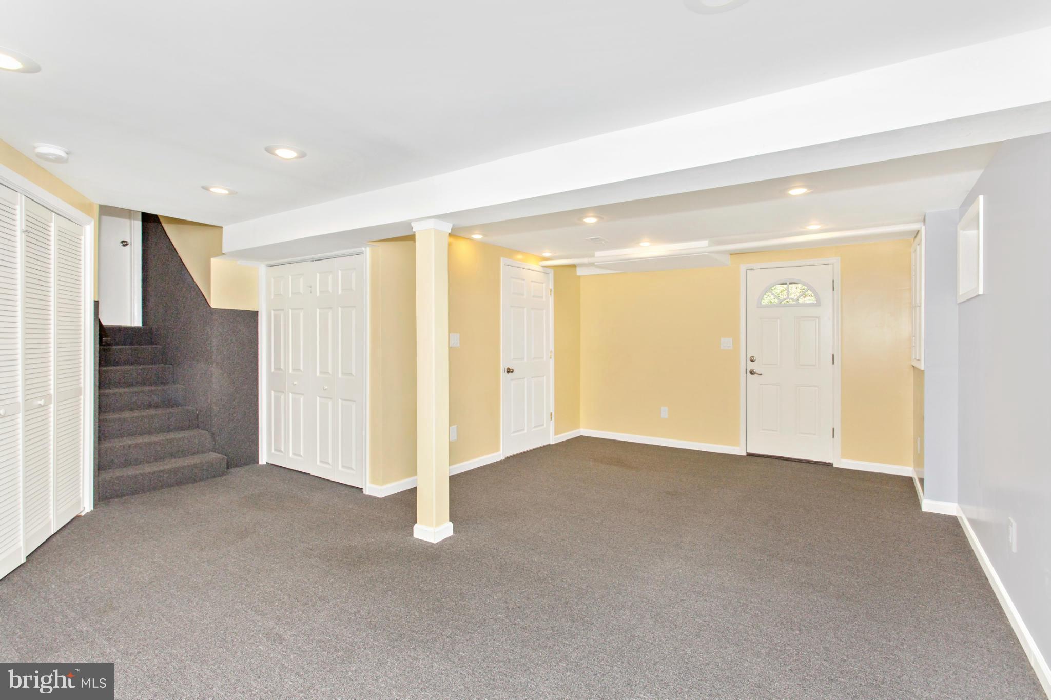 BREEWOOD MANOR - Residential