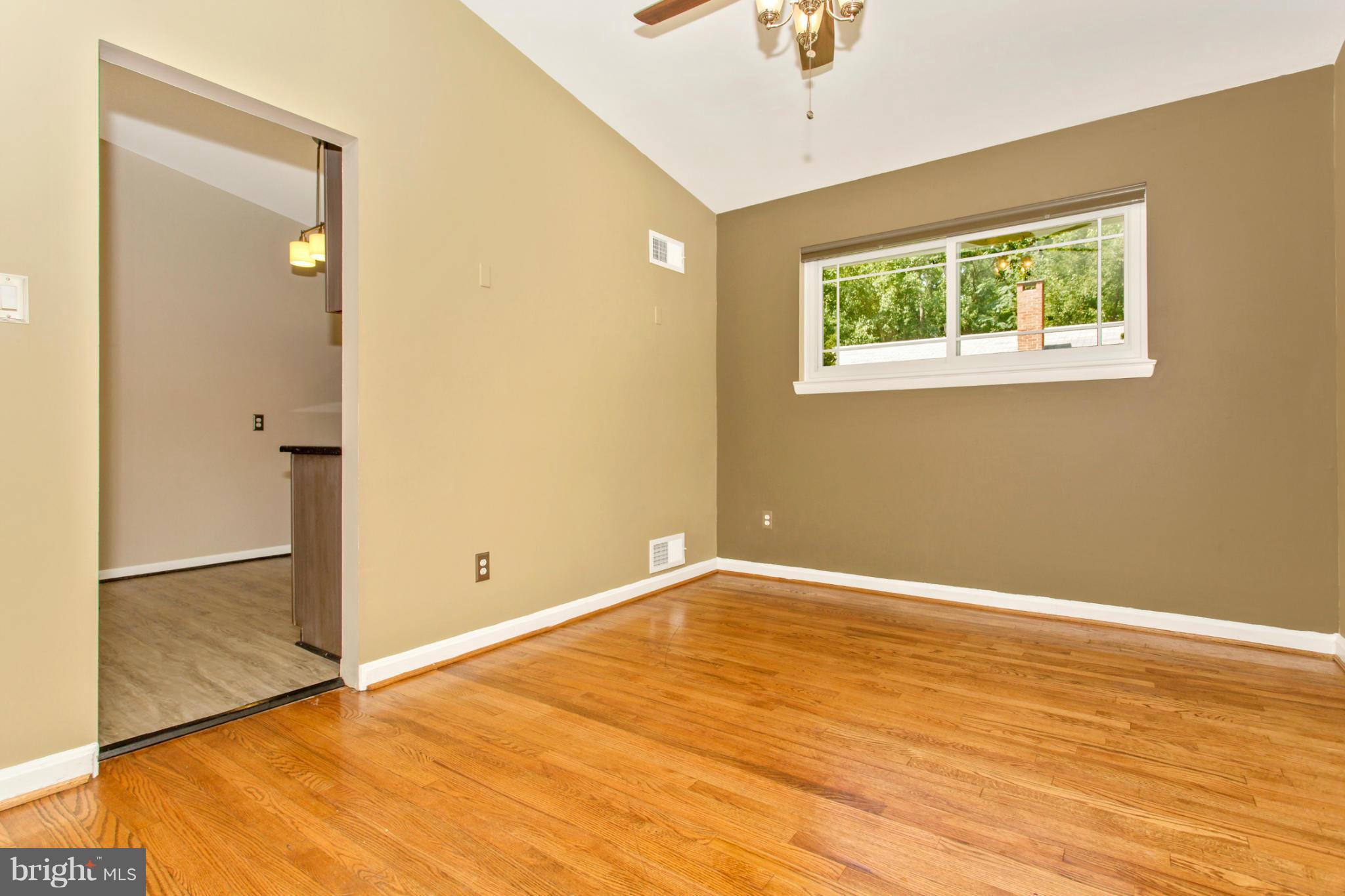 BREEWOOD MANOR - Residential