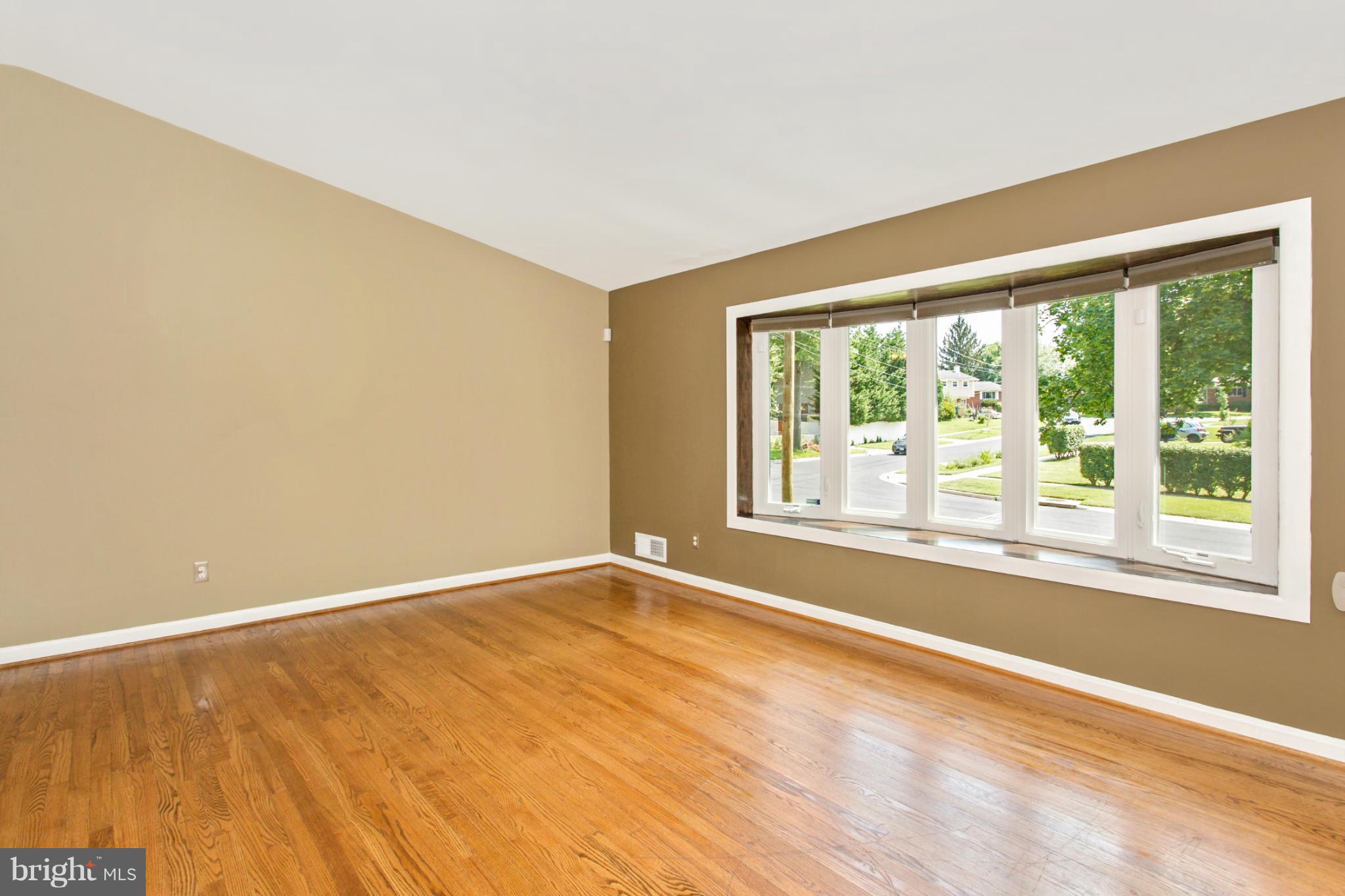 BREEWOOD MANOR - Residential