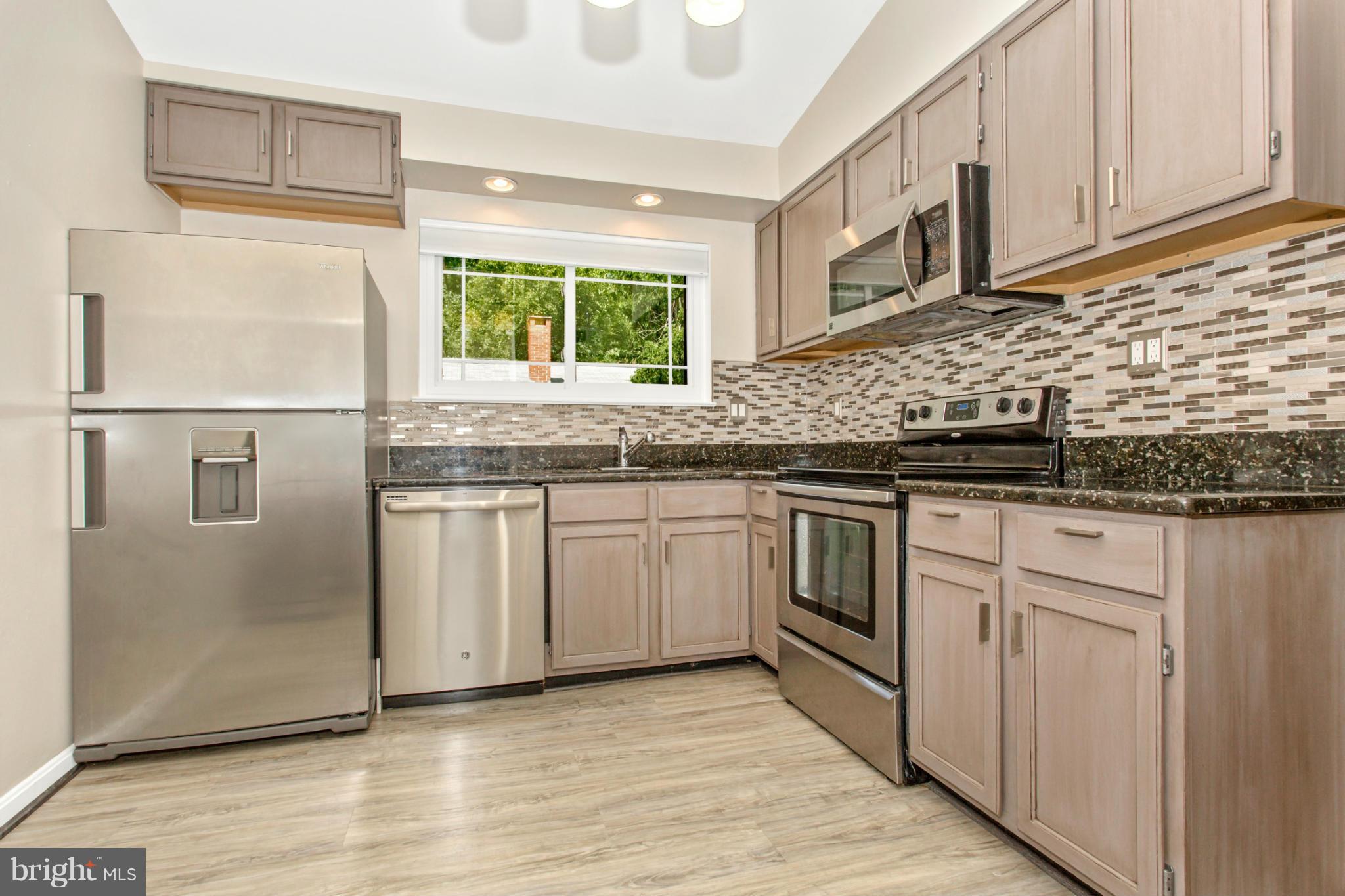 BREEWOOD MANOR - Residential