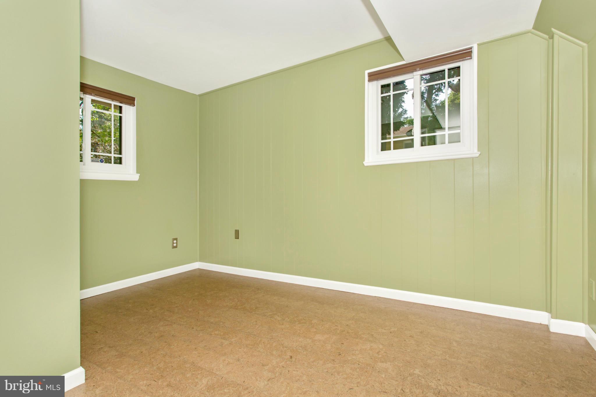 BREEWOOD MANOR - Residential