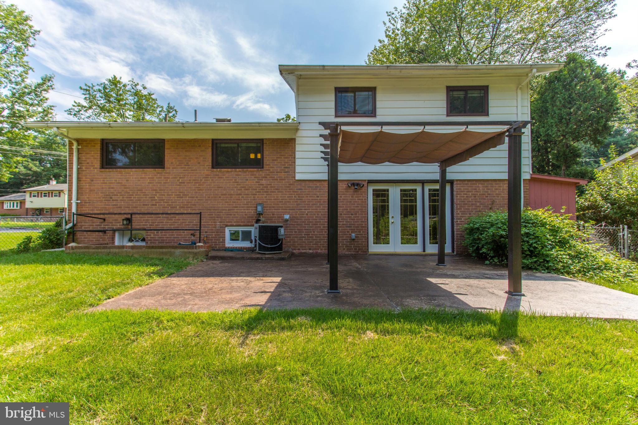 BREEWOOD MANOR - Residential