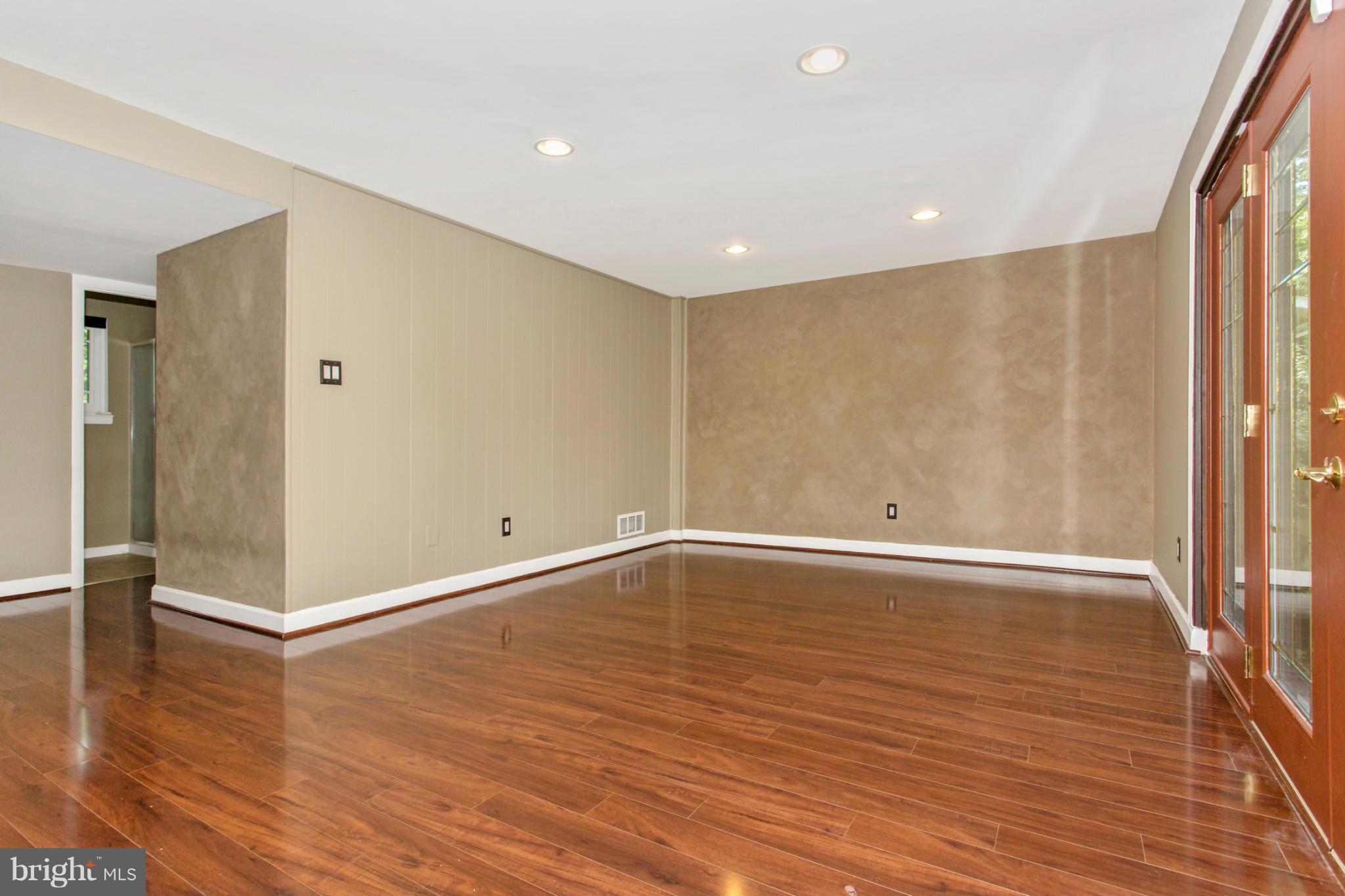 BREEWOOD MANOR - Residential