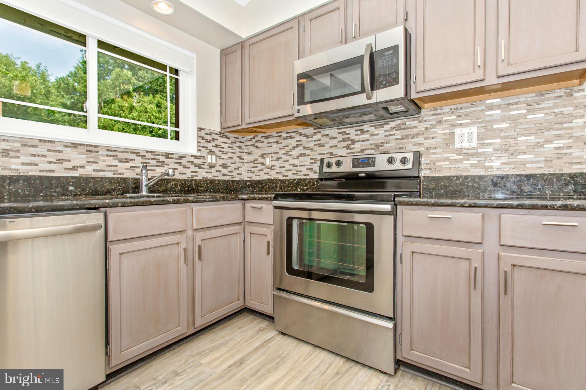 BREEWOOD MANOR - Residential
