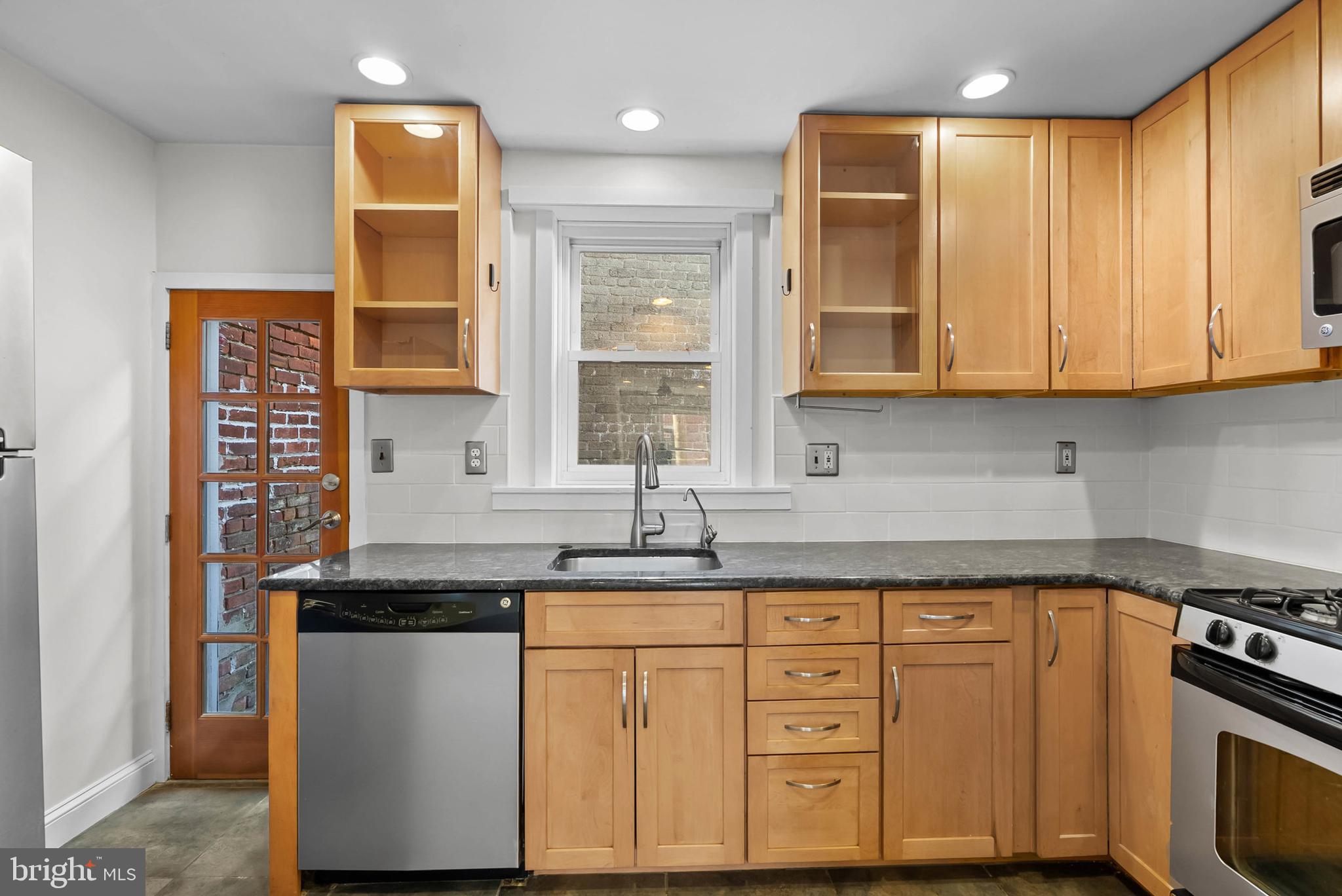 FAIRMOUNT - Residential Lease